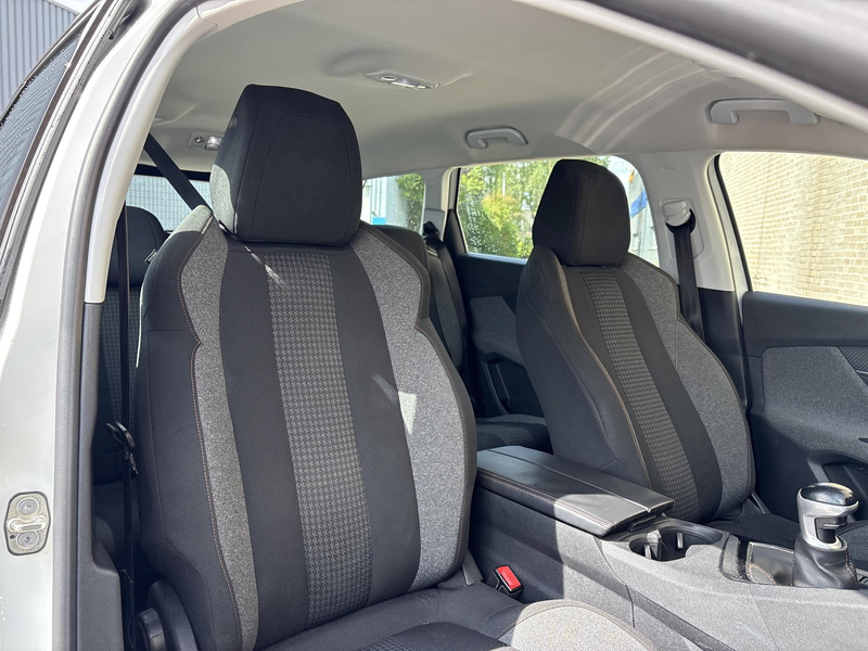 Peugeot 5008 1.2 PureTech Blue Lease Executive | 7P. | Climate — photo 4