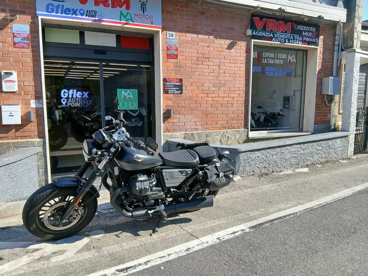 Moto Guzzi V 9