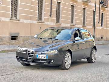 5 Porte 1.6 Twin Spark 16V 105cv Distinctive OK NEOPATENTATI-CERCHI 18"-CLIMA AUTO-CRUISE CONTROL-PACK SATIN-BRACCIOLO!!!