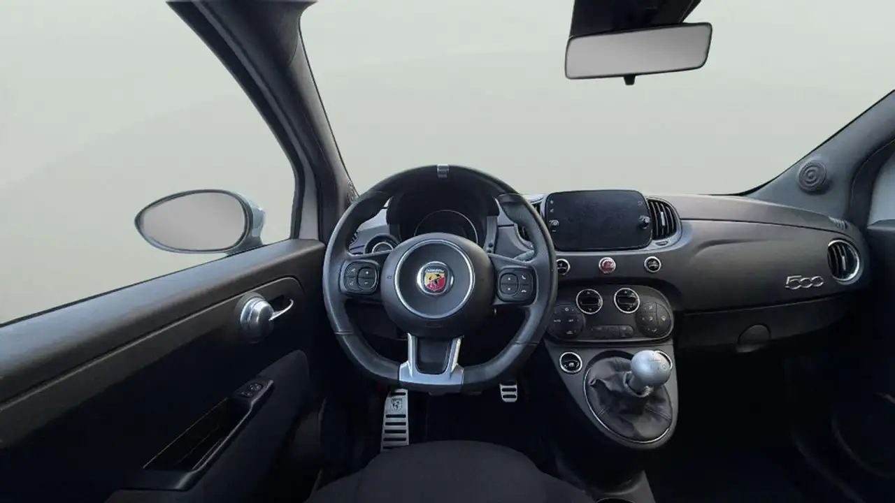 Abarth 595 2023 — фото 11