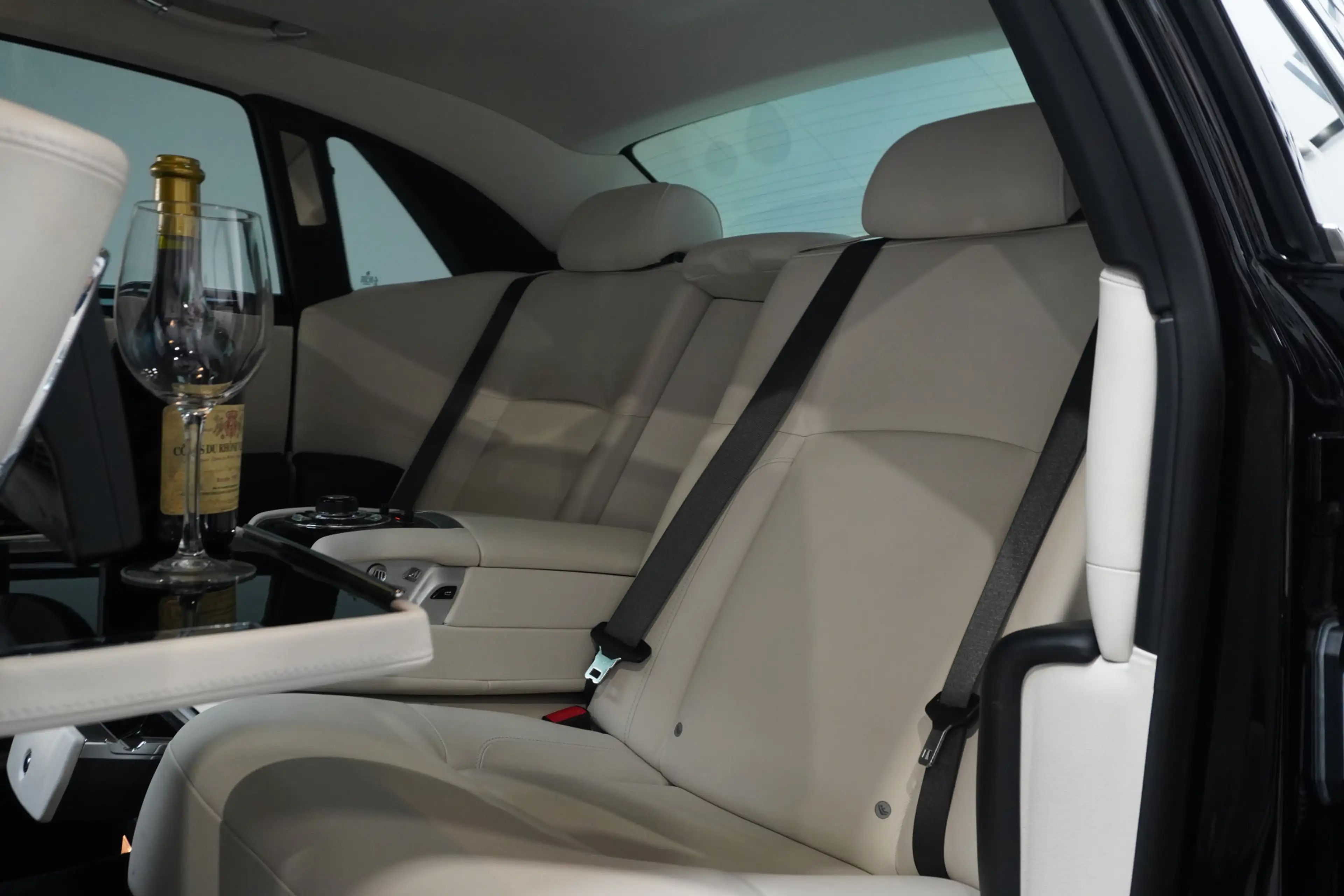 Rolls-Royce Ghost 6.6 V12 — photo 36
