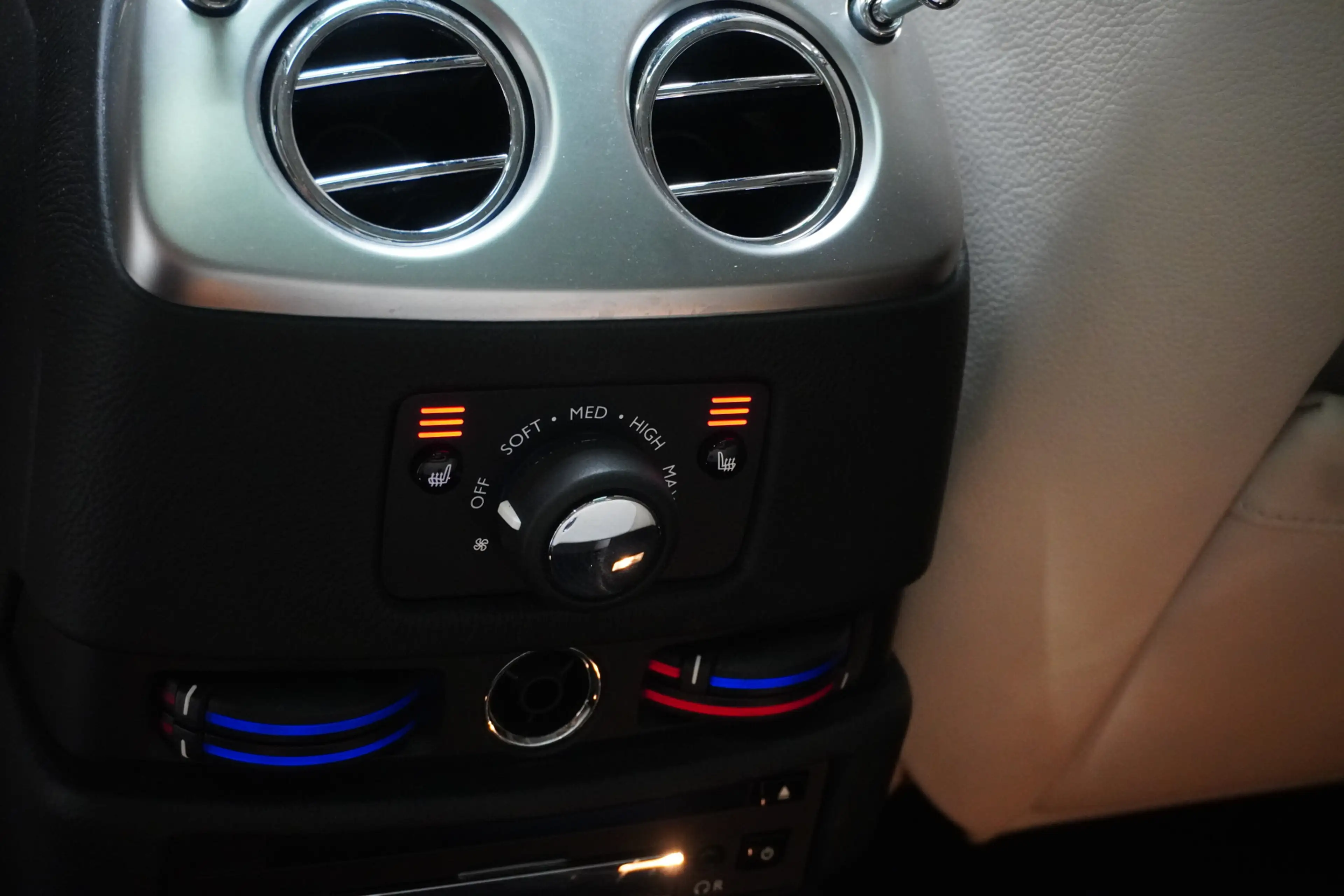 Rolls-Royce Ghost 6.6 V12 — photo 41