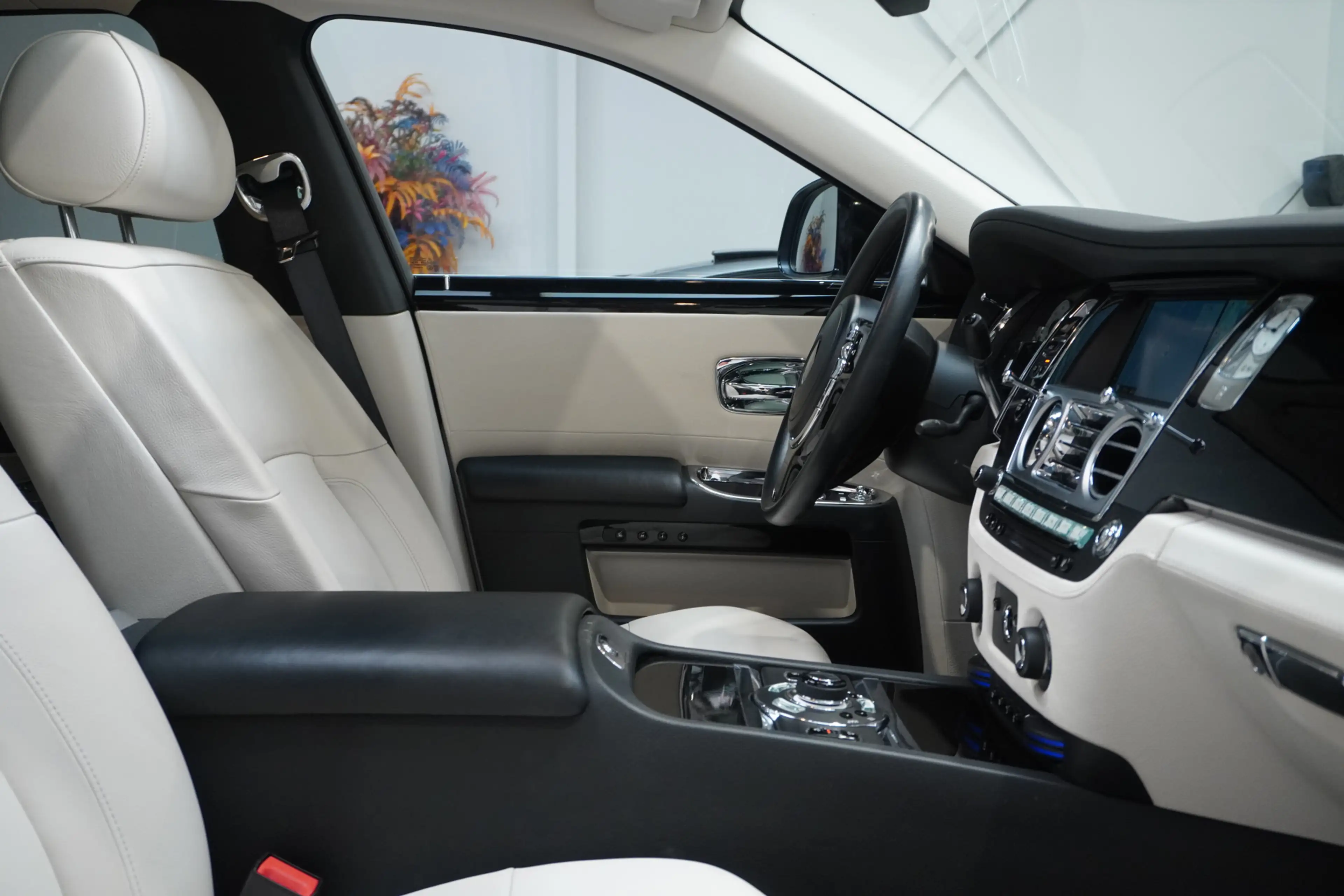 Rolls-Royce Ghost 6.6 V12 — photo 20