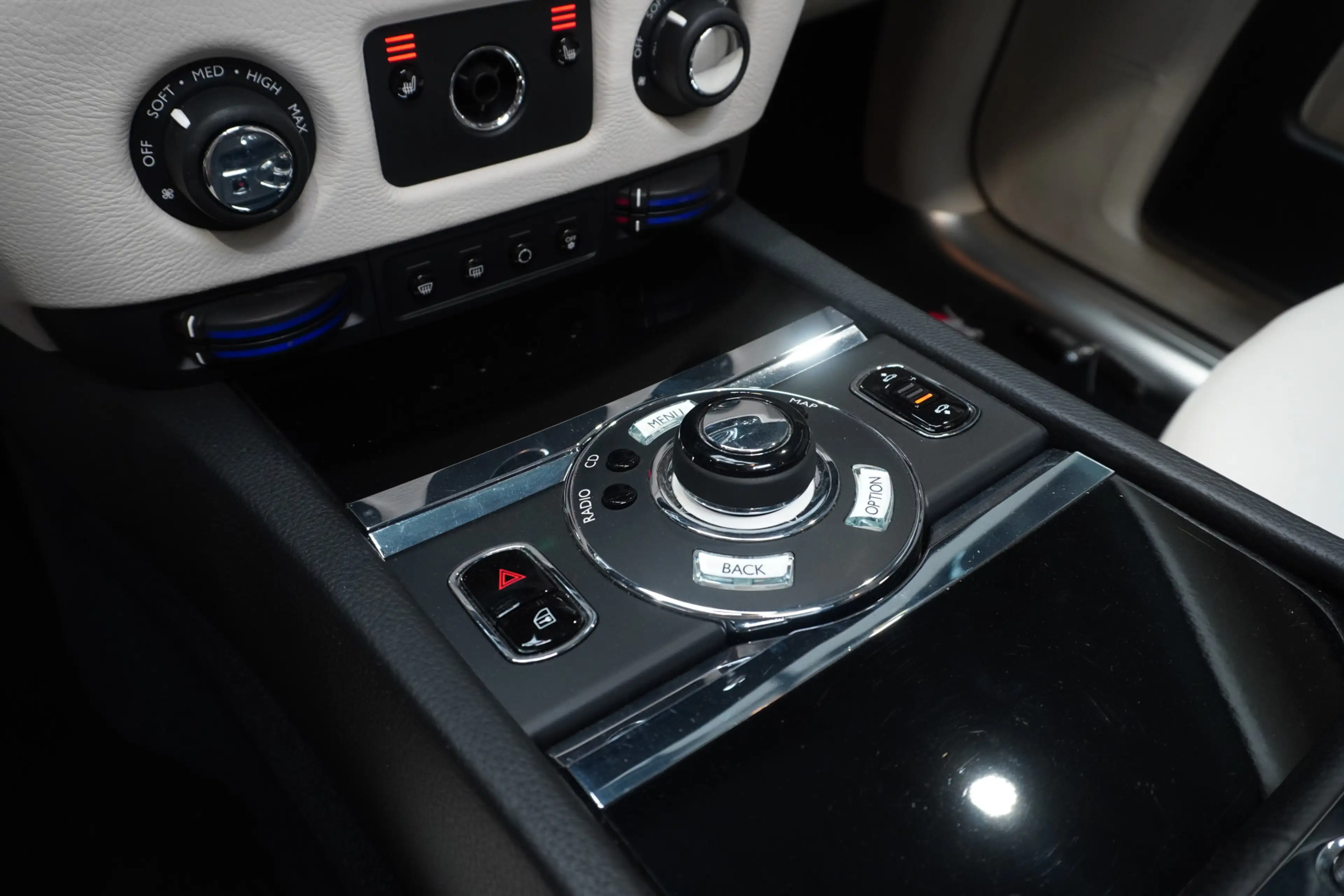 Rolls-Royce Ghost 6.6 V12 — photo 22