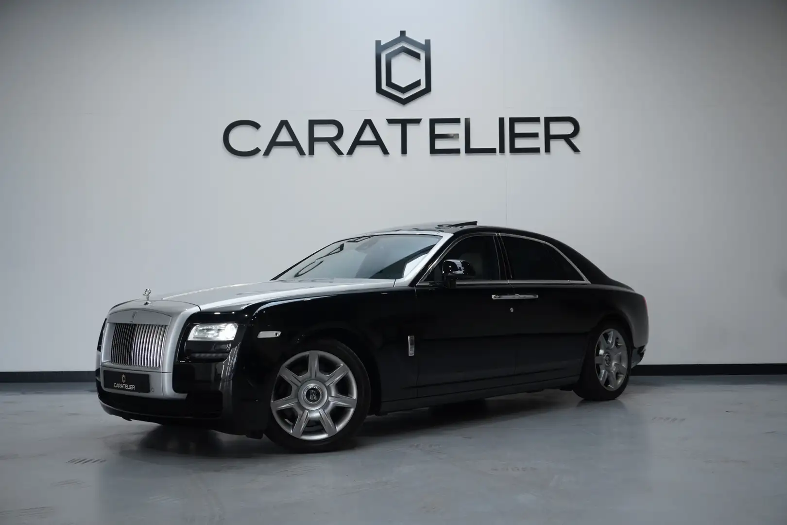 Rolls-Royce Ghost 6.6 V12 / Panorama / Rear entertaiment / Dealer on Schwarz - 1