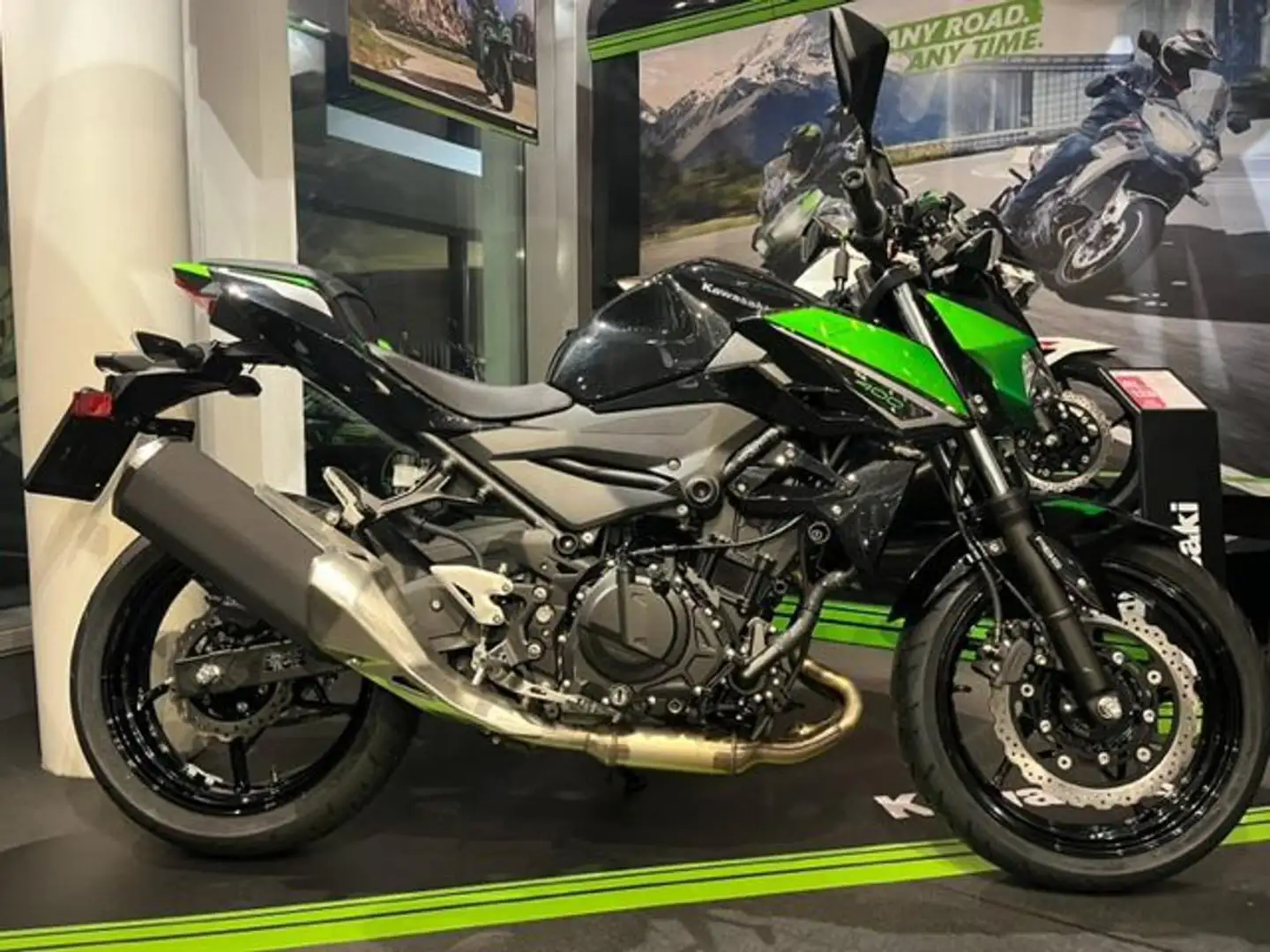 Kawasaki Z 500 2023 zelena - 1