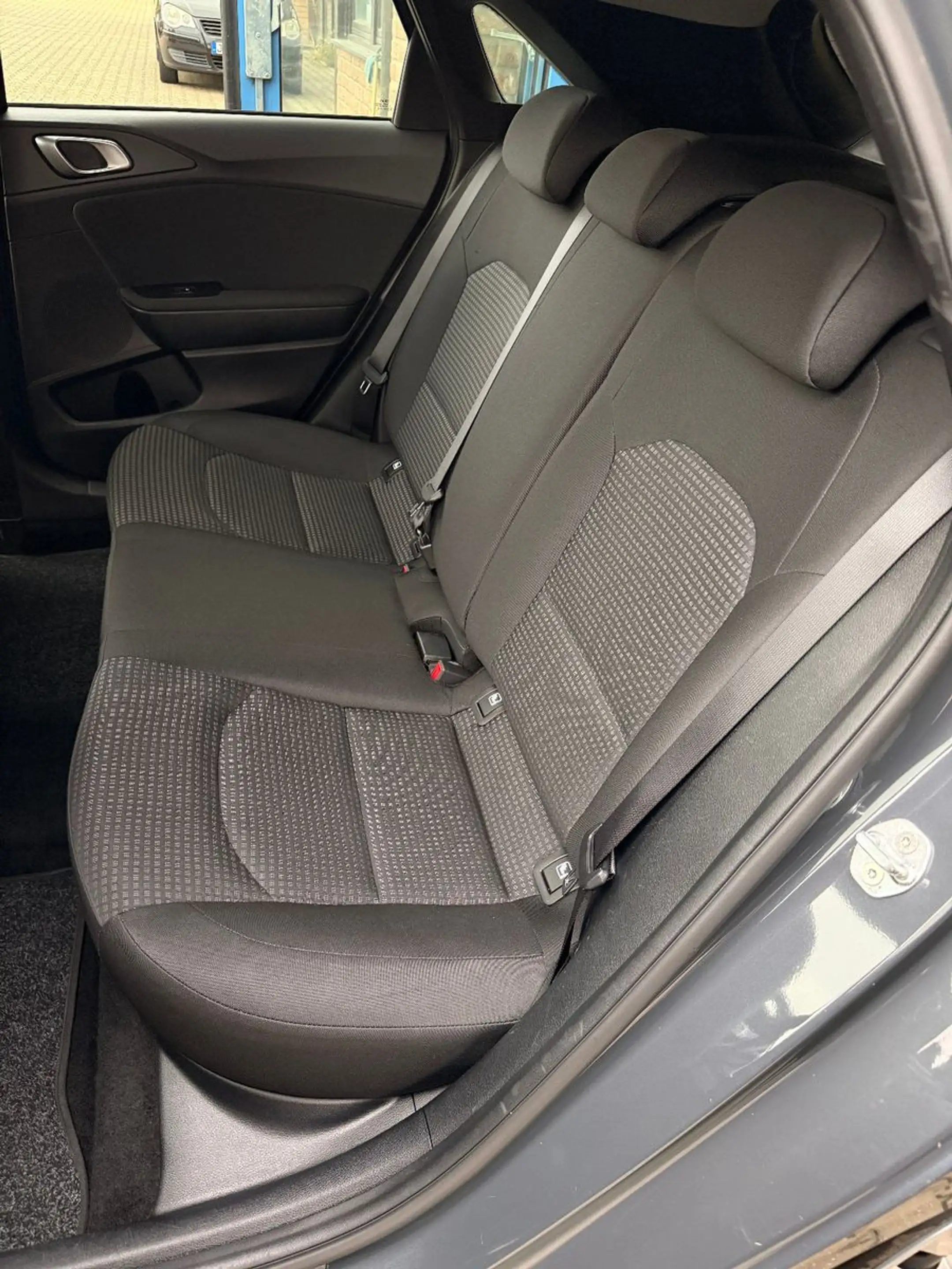 Kia Ceed / cee'd Ceed 1.0 T-GDI 100 Attract/CarPlay/Android/Sitzh — photo 12