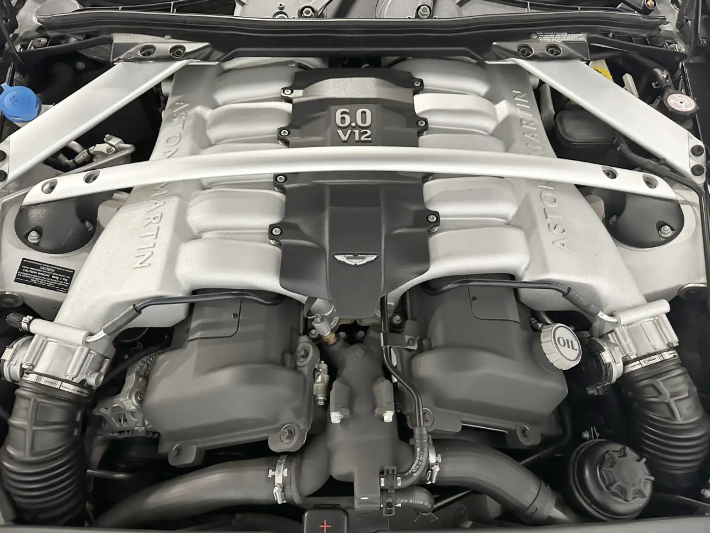 Aston Martin DB9 Coupé V12 6.0 455ch Touchtronic 6 - 2