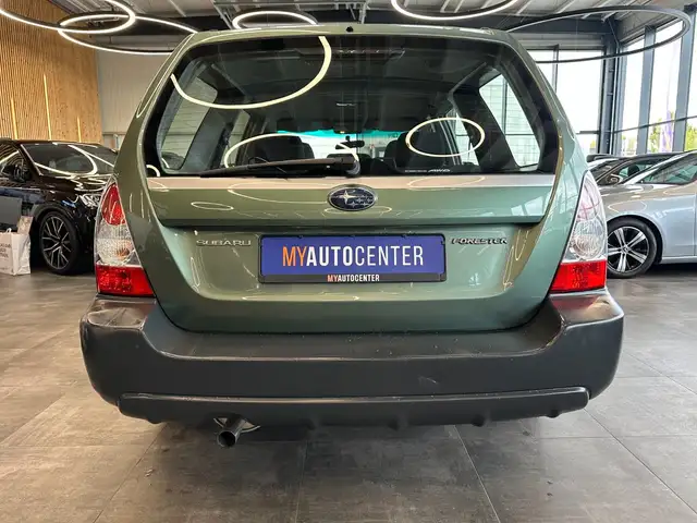 Subaru Forester view 25