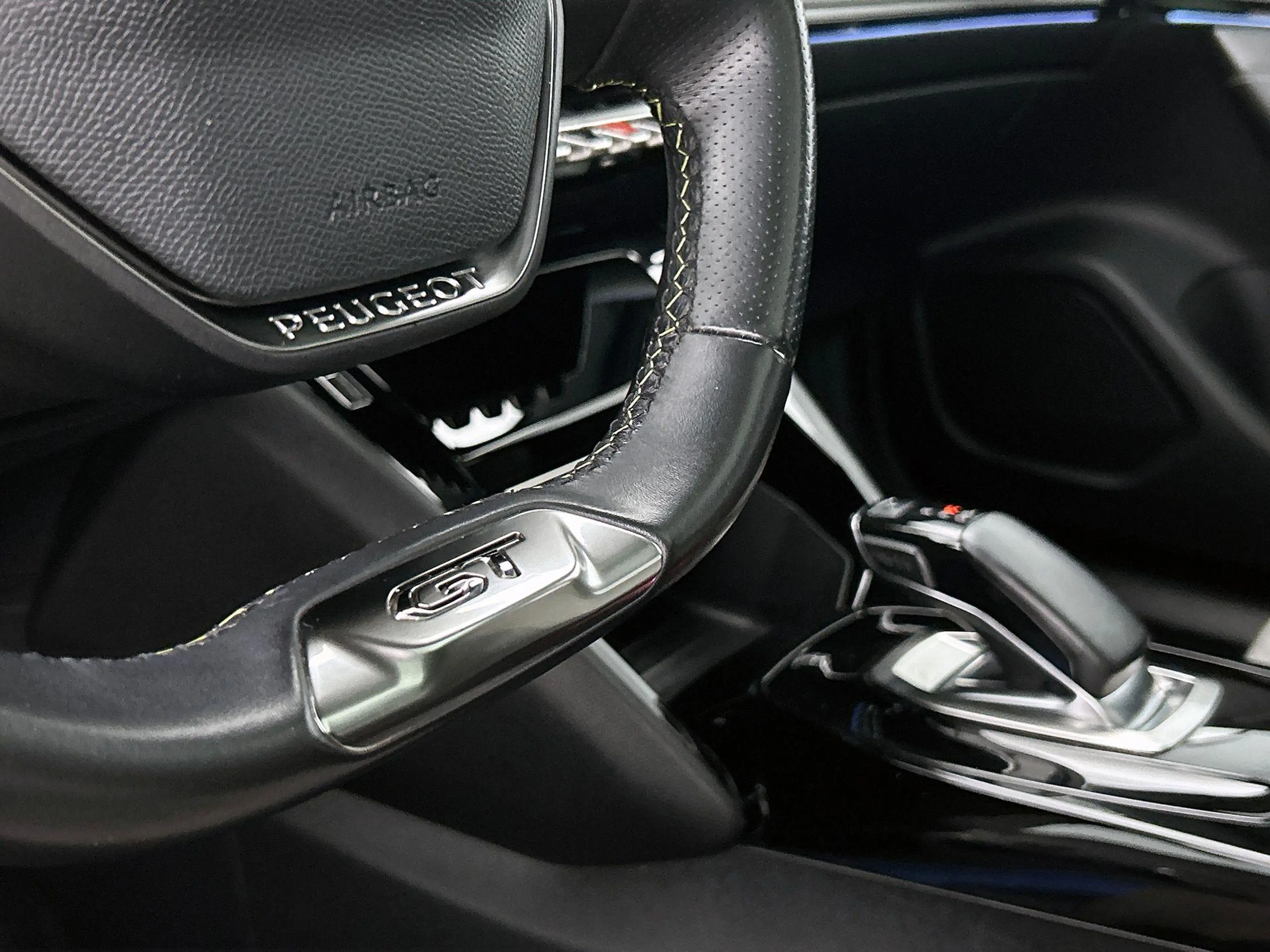 Peugeot e-2008 EV GT Pack 50 kWh | Panoramadak | Alcantara | Came — photo 10