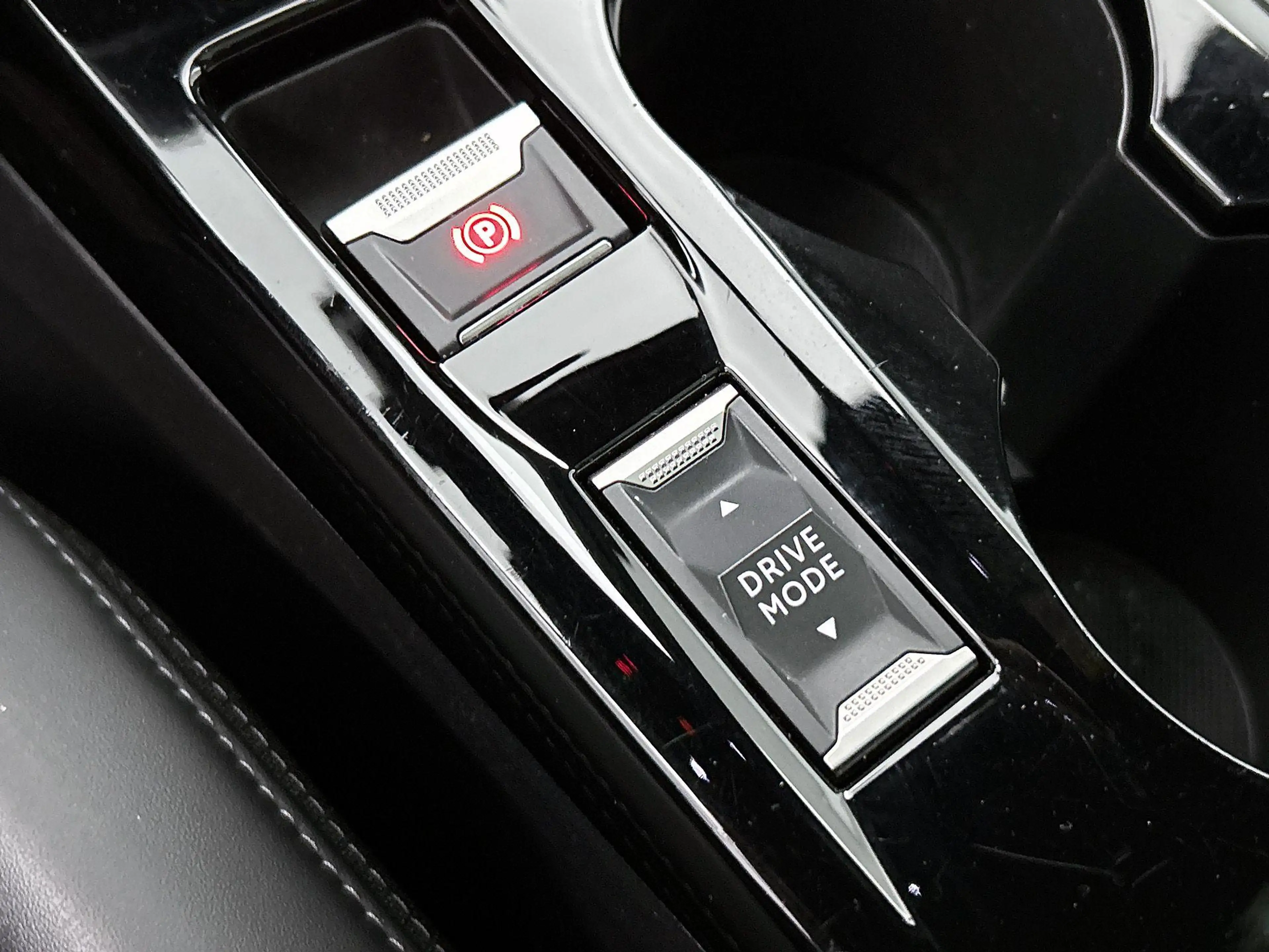 Peugeot e-2008 EV GT Pack 50 kWh | Panoramadak | Alcantara | Came — photo 11