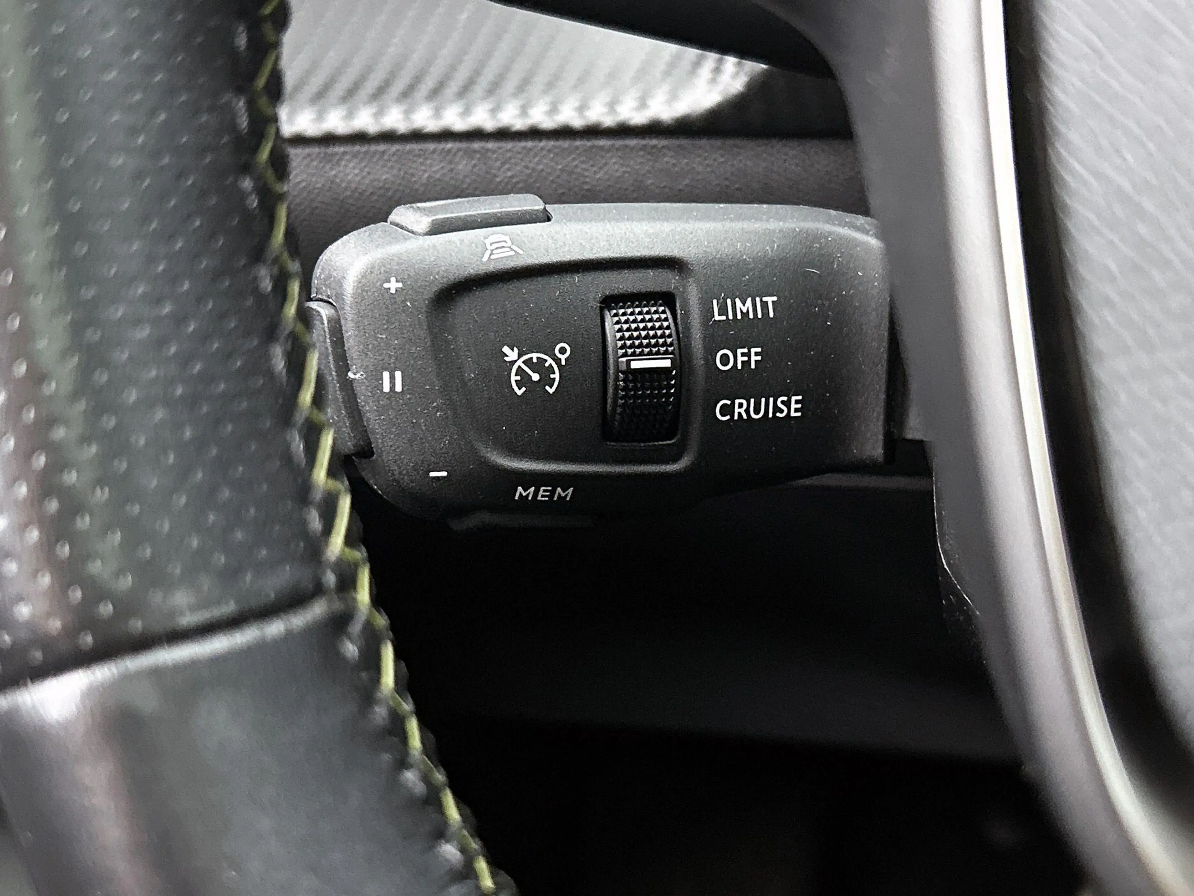 Peugeot e-2008 EV GT Pack 50 kWh | Panoramadak | Alcantara | Came — photo 6