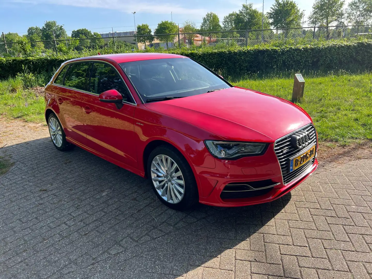 Audi A3 Sportback 1.4 e-tron PHEV Attraction Pro Line plus Rood - 2