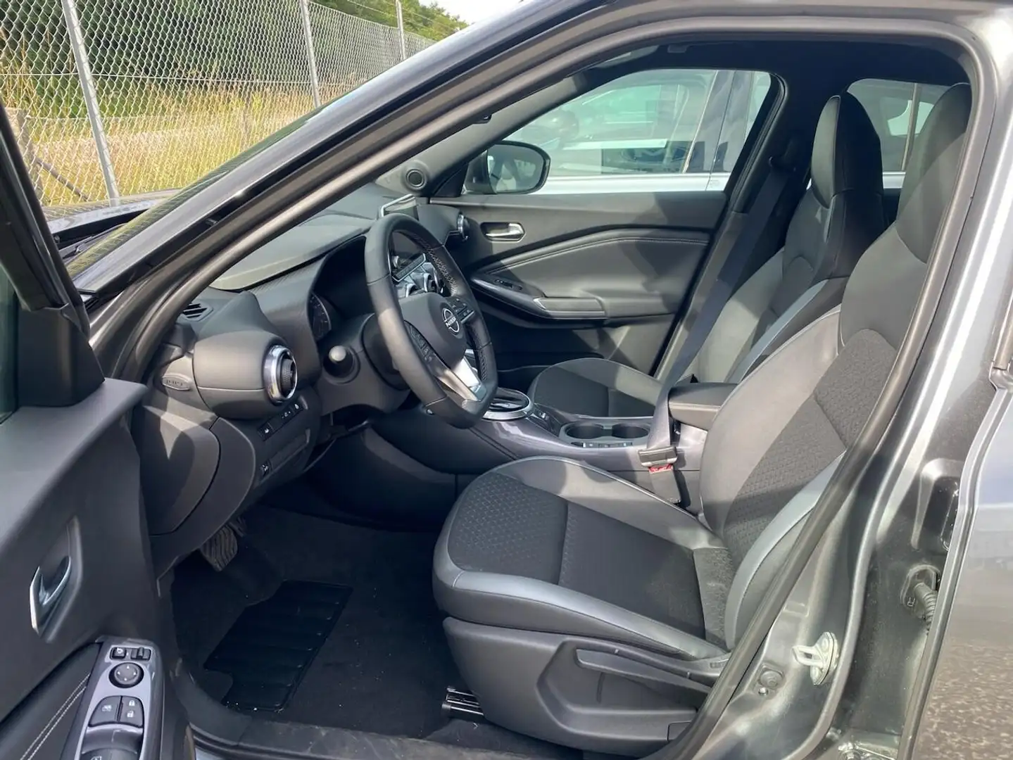 Nissan Juke N-CONNECTA 1.6 Hybrid 143 WinterP Nav Kam 105 k... Grau - 2