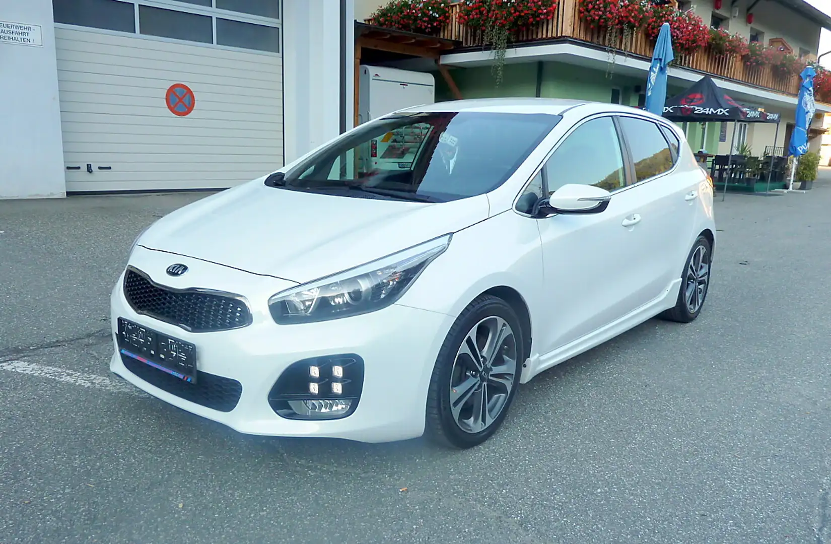 Kia Ceed / cee'd cee'd 1,6 CRDi ISG GT-Line Weiß - 2