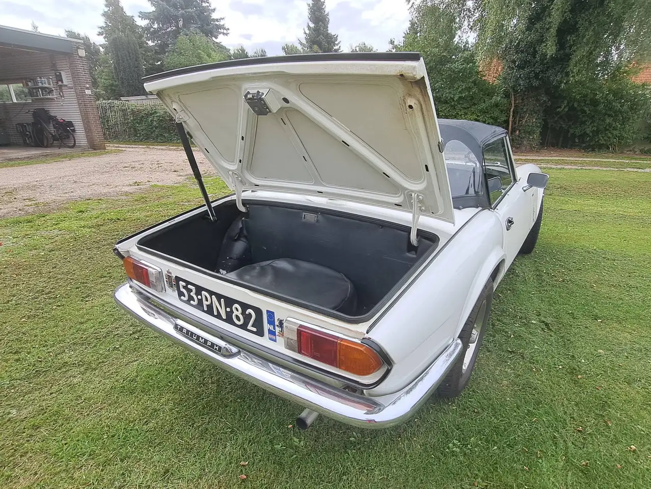Triumph Spitfire 1500 TC Eventueel is ook de huur van mijn garage box over te nemen. De garage, voorzien van elektro, staat in Rheden., foto 7
