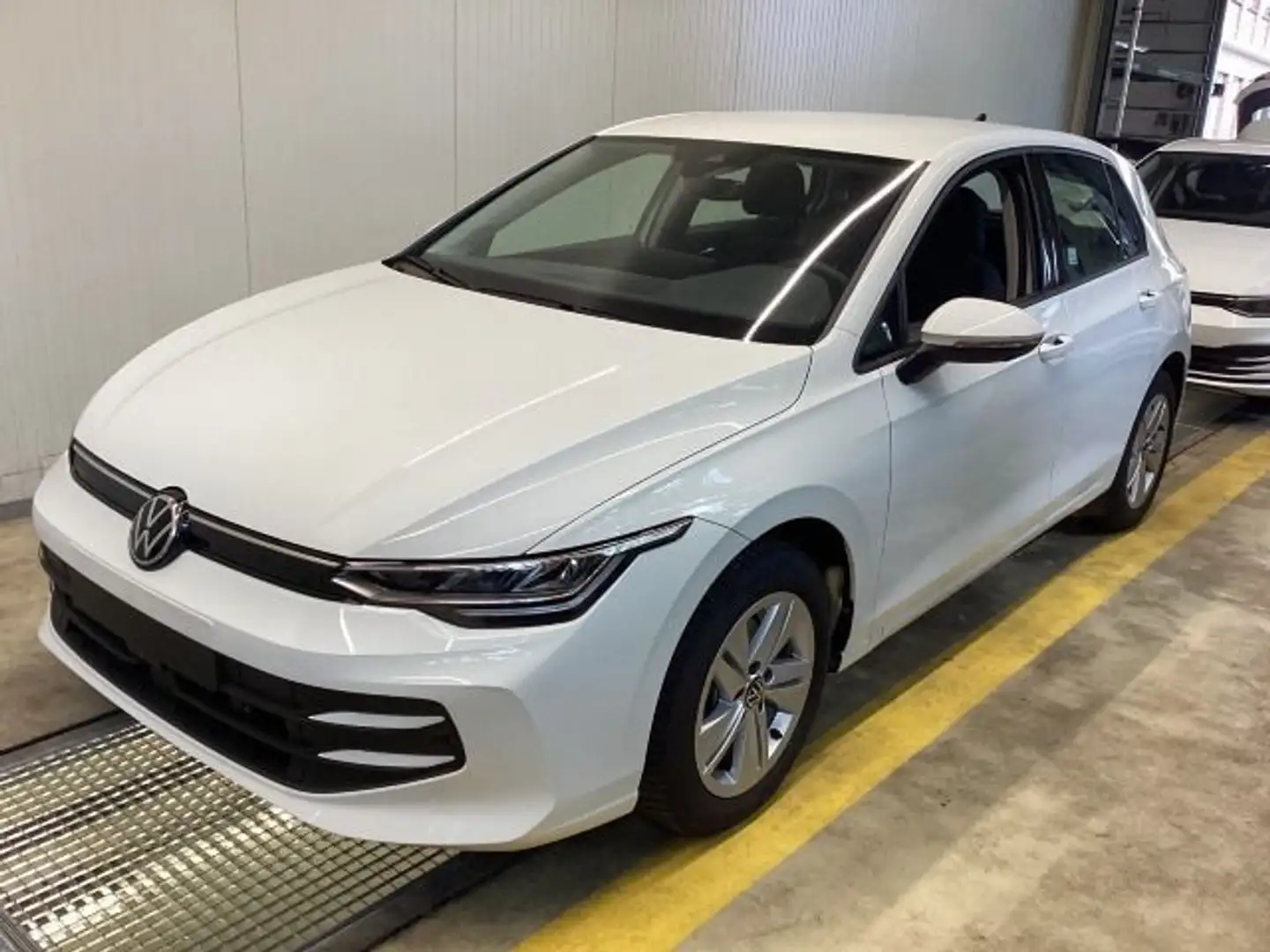 Volkswagen Golf VIII 1.5 eTSI Life DSG AHK ACC Kamera Sitzh Weiß - 2
