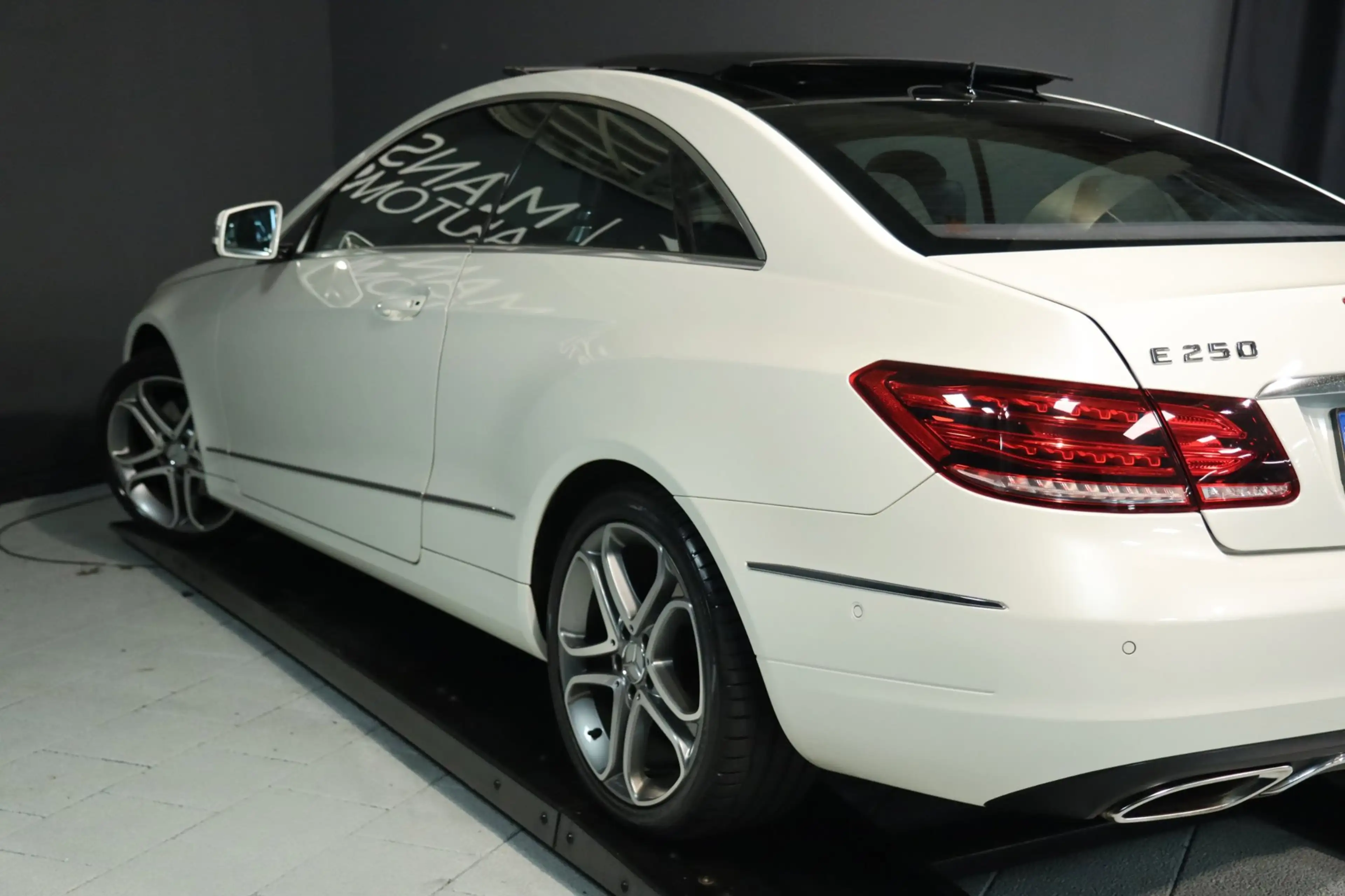 Mercedes-Benz E 250 Coupé / PANODAK / HK / LEDER / CRUISE / DODEHOEK — photo 3