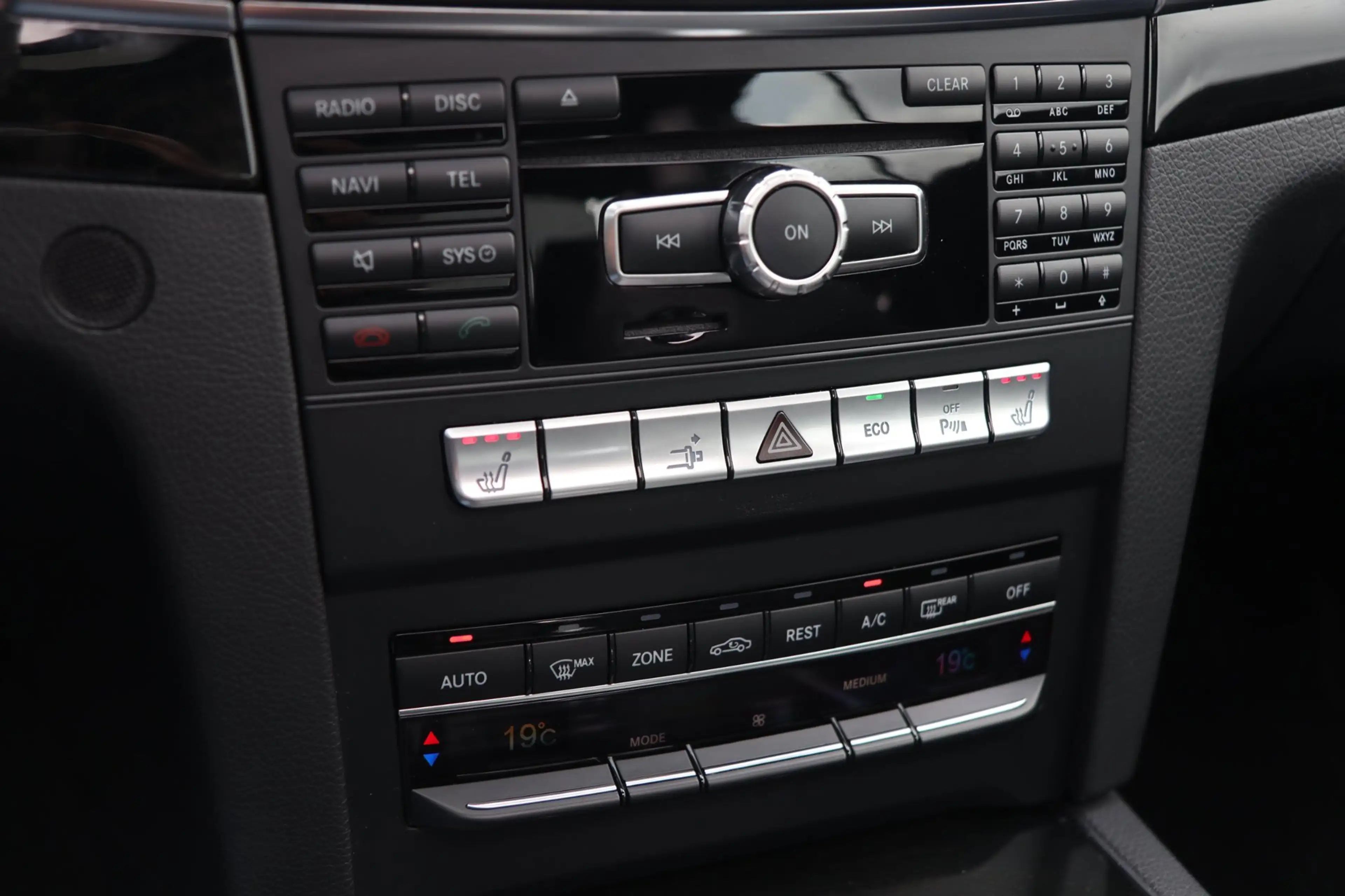 Mercedes-Benz E 250 Coupé / PANODAK / HK / LEDER / CRUISE / DODEHOEK — photo 9