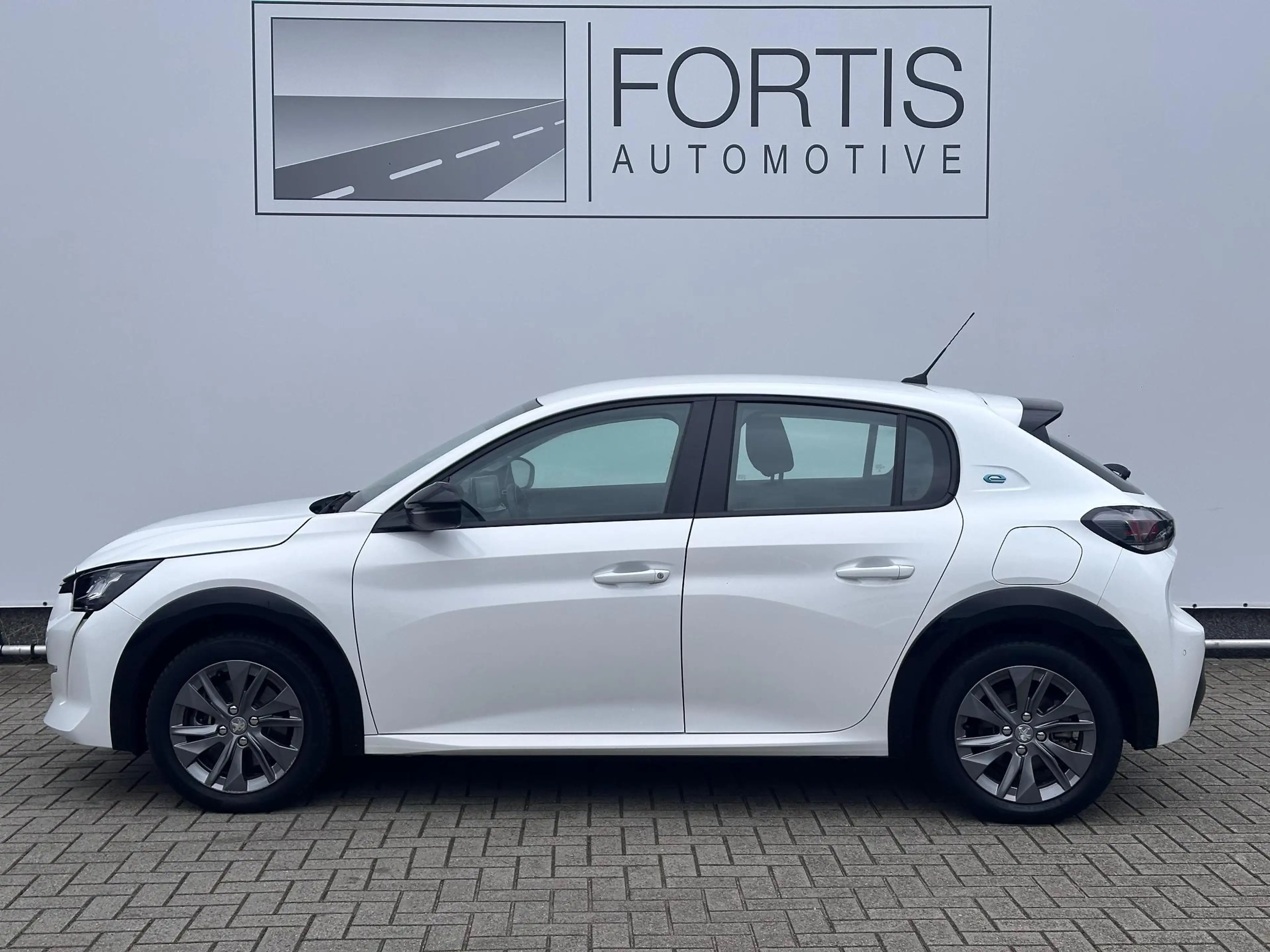 Peugeot e-208 EV Active Pack 50 kWh NL-AUTO | NAVI | ECC — photo 11