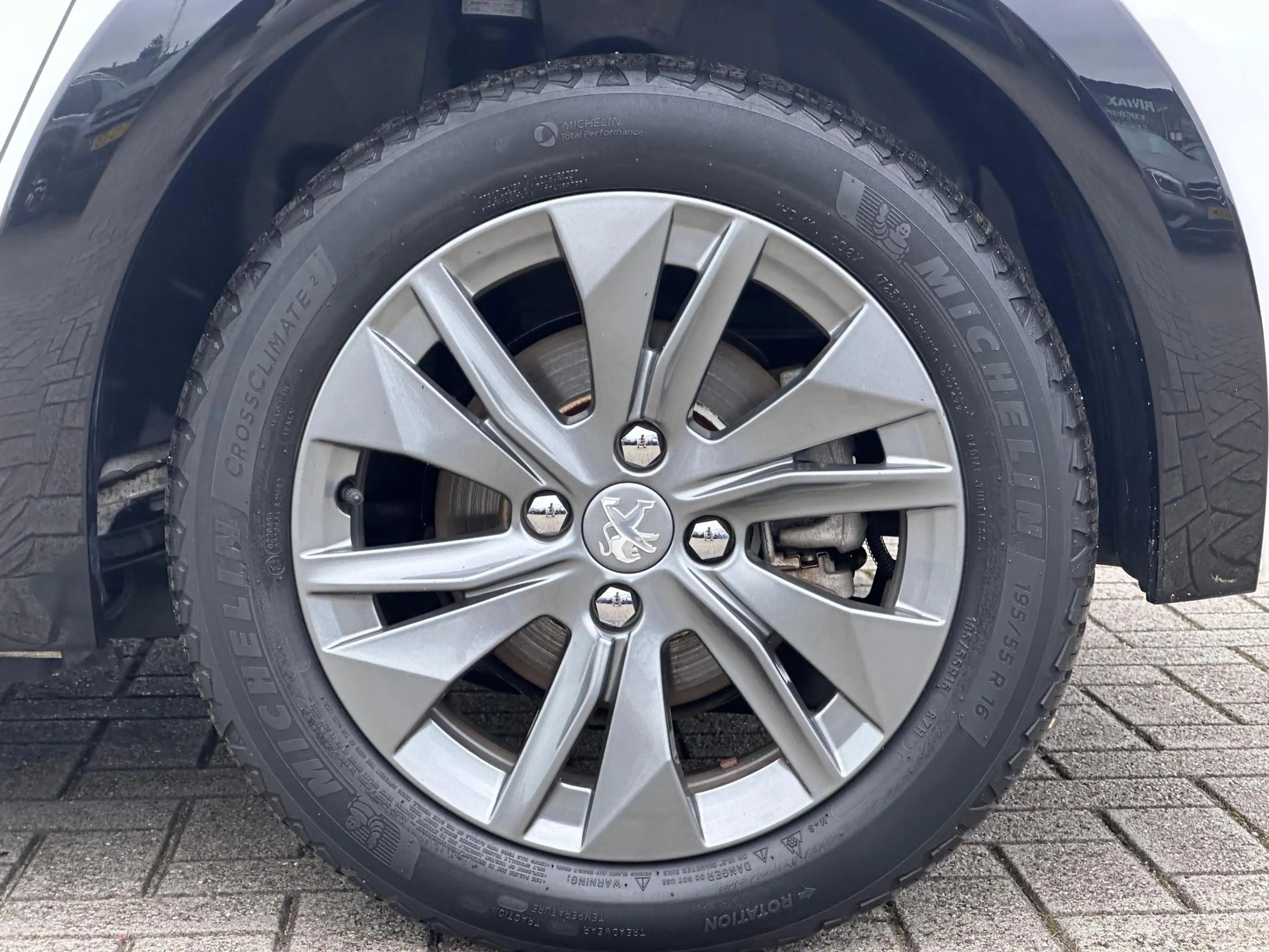 Peugeot e-208 EV Active Pack 50 kWh NL-AUTO | NAVI | ECC — photo 20