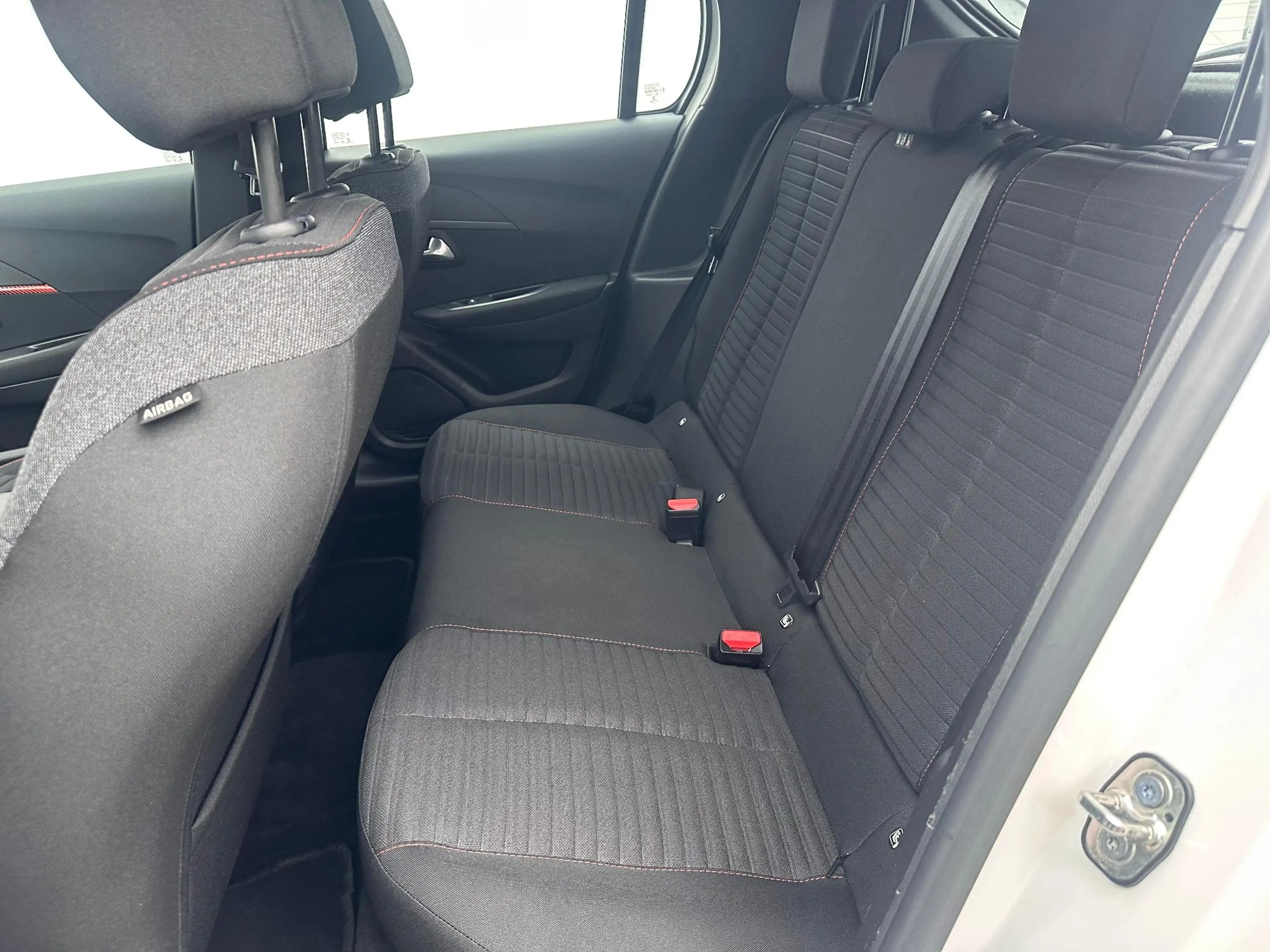 Peugeot e-208 EV Active Pack 50 kWh NL-AUTO | NAVI | ECC — photo 16