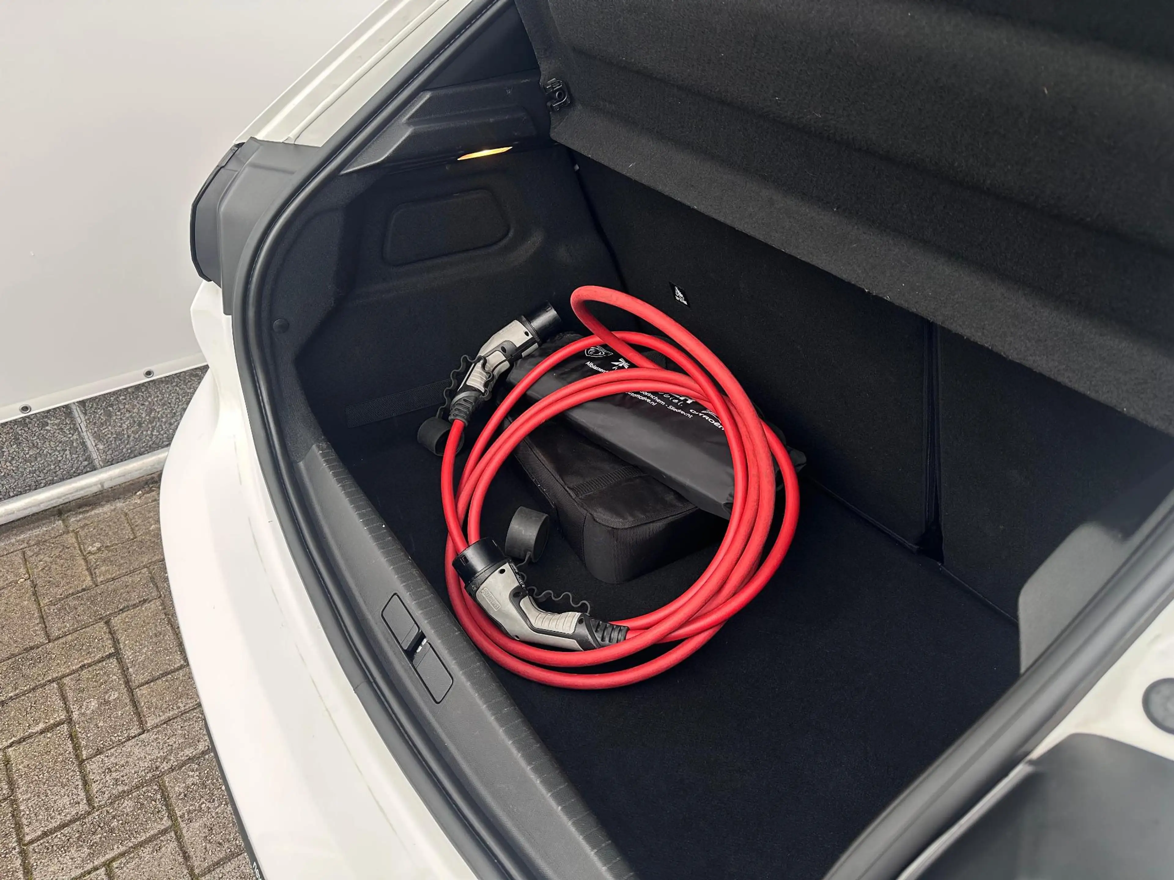 Peugeot e-208 EV Active Pack 50 kWh NL-AUTO | NAVI | ECC — photo 17