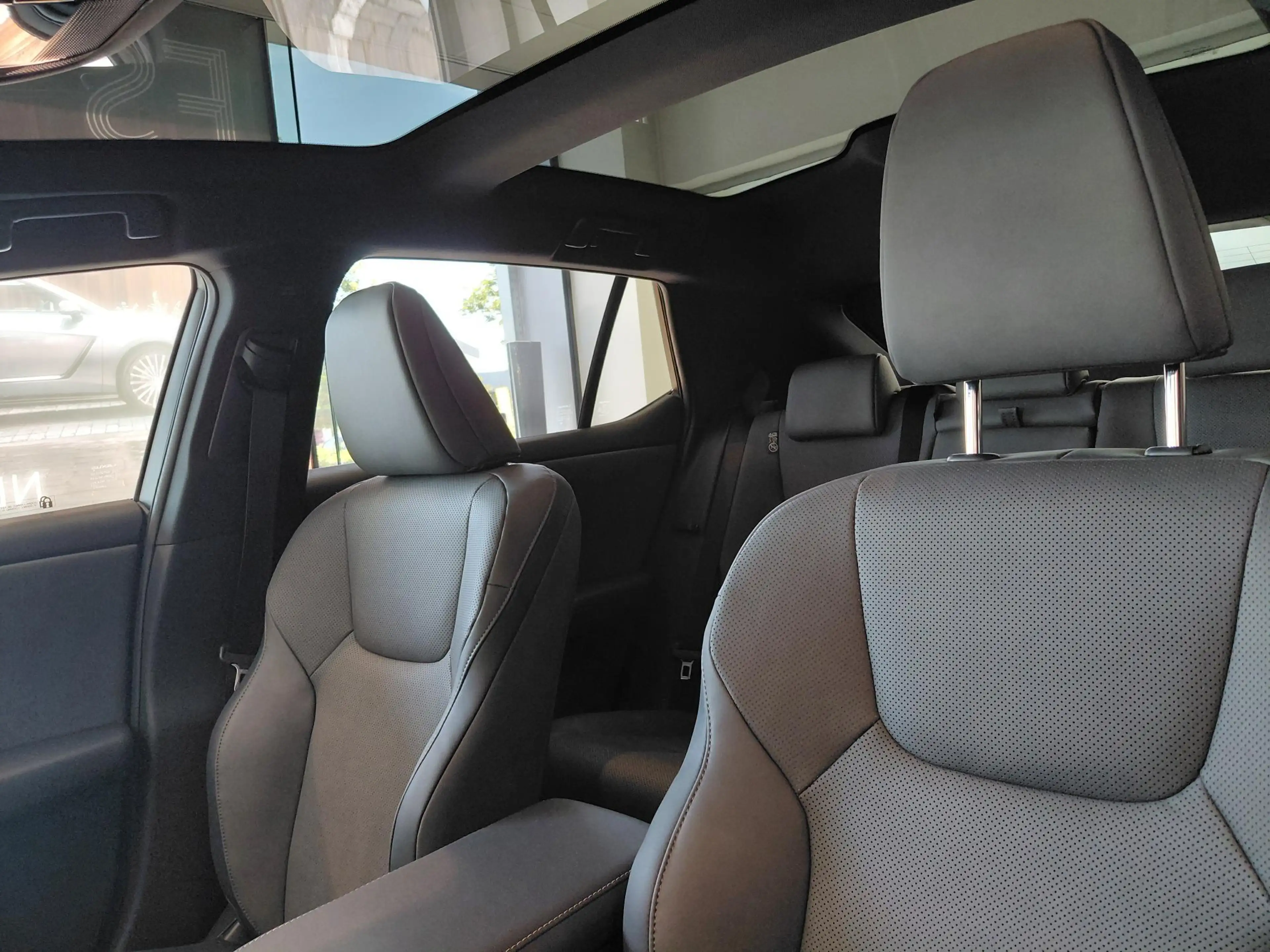 Lexus RZ 350e FWD Executive Line — photo 2