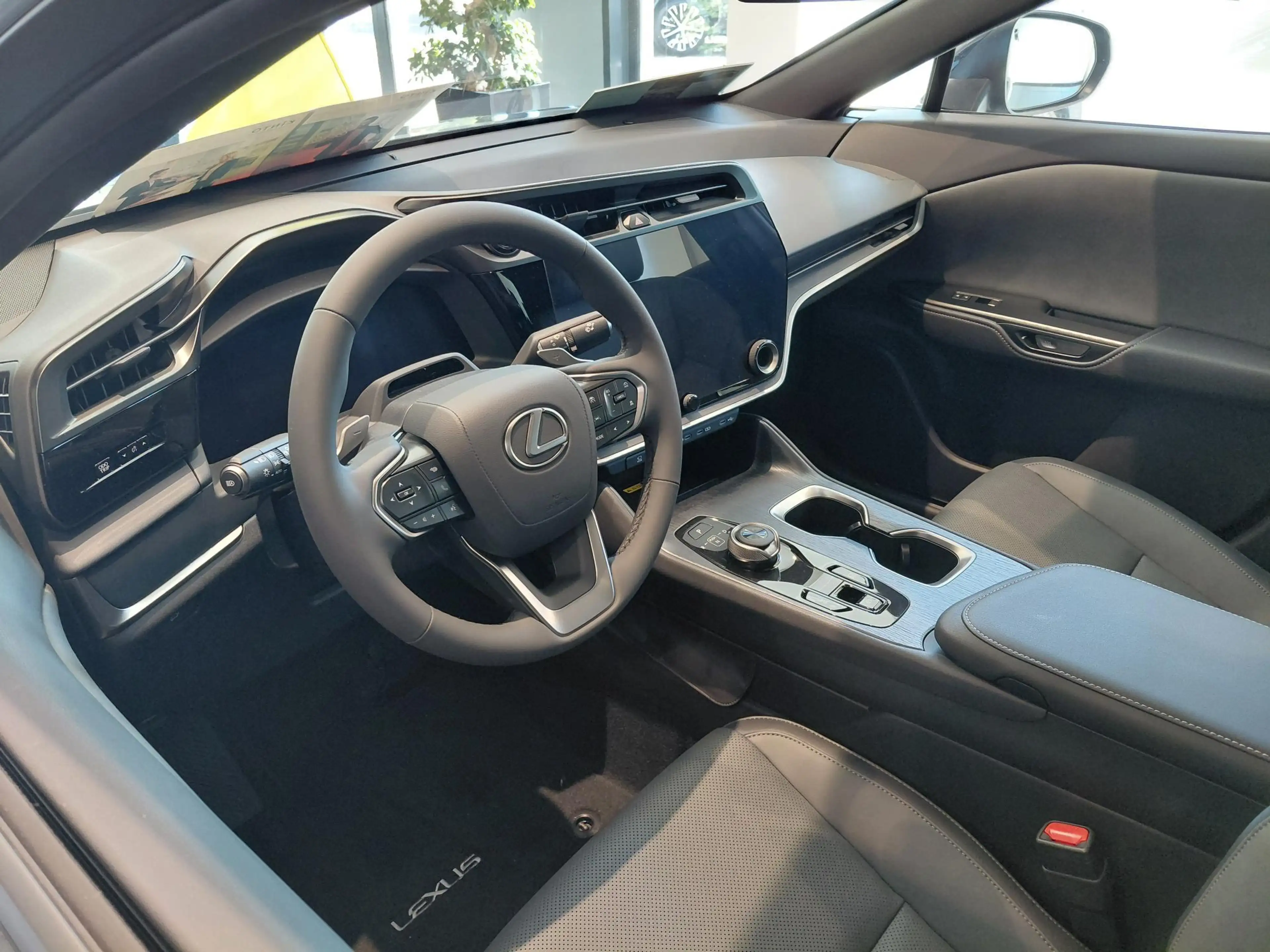 Lexus RZ 350e FWD Executive Line — photo 4