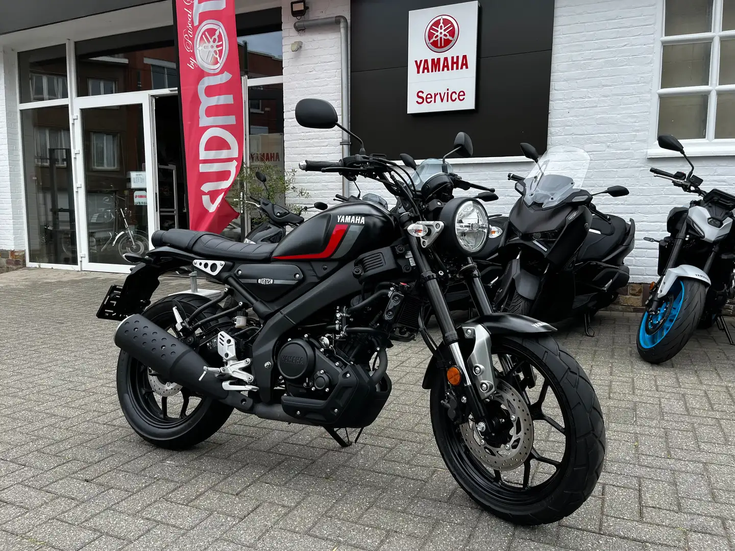 Yamaha XSR 125 Siyah - 1