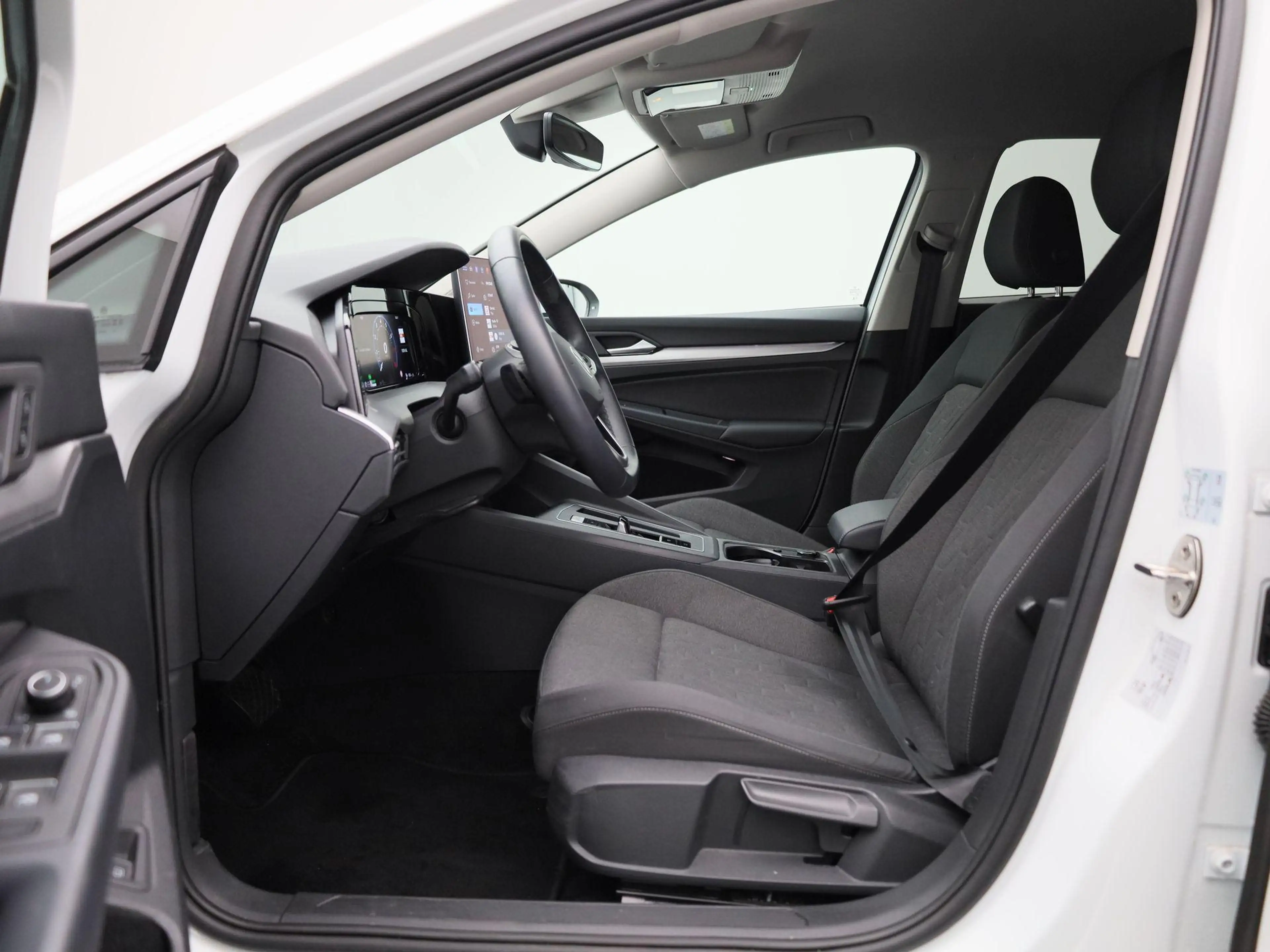 Volkswagen Golf 1.5 eHybrid Life Edition — photo 11
