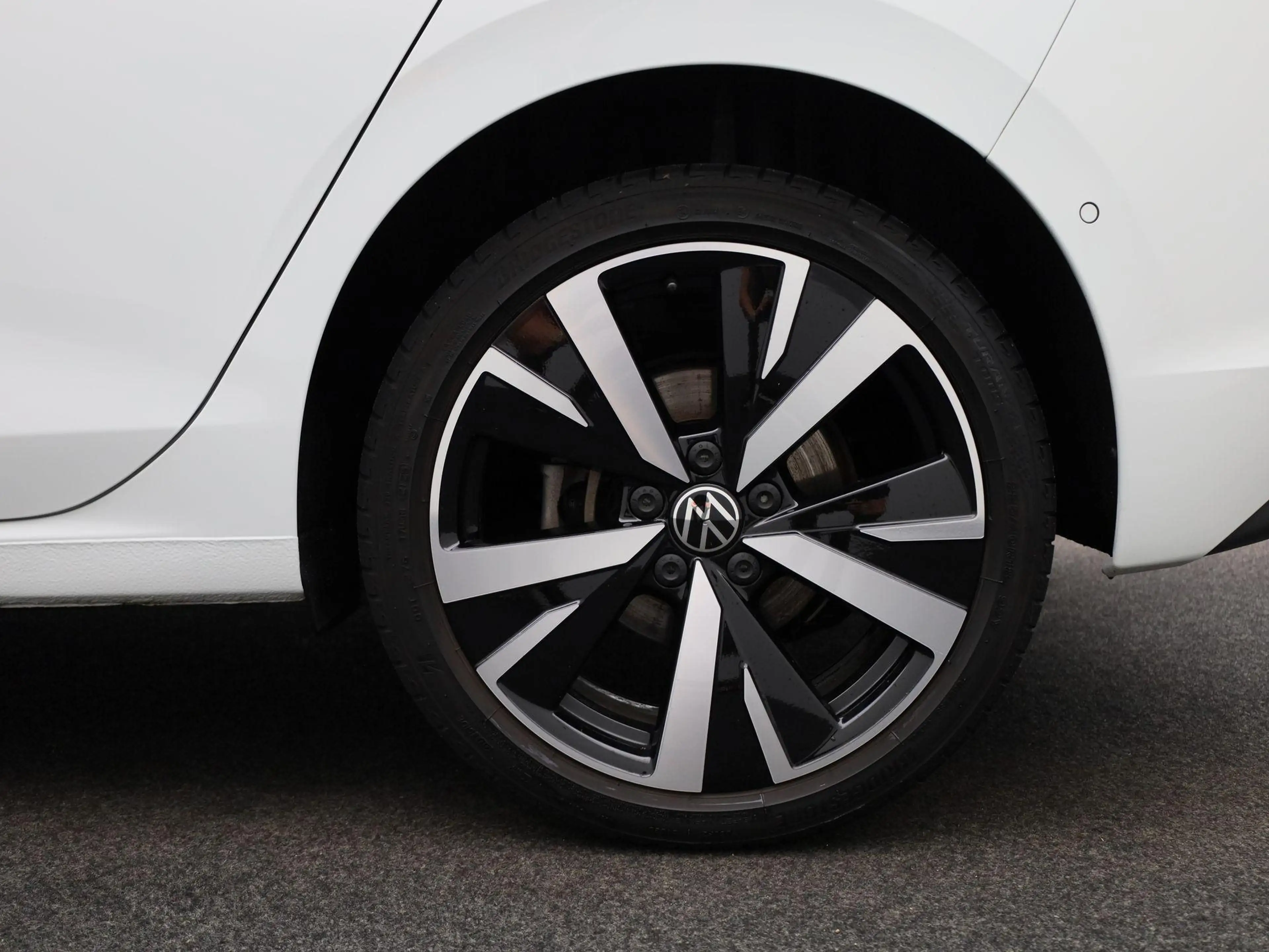 Volkswagen Golf 1.5 eHybrid Life Edition — photo 13