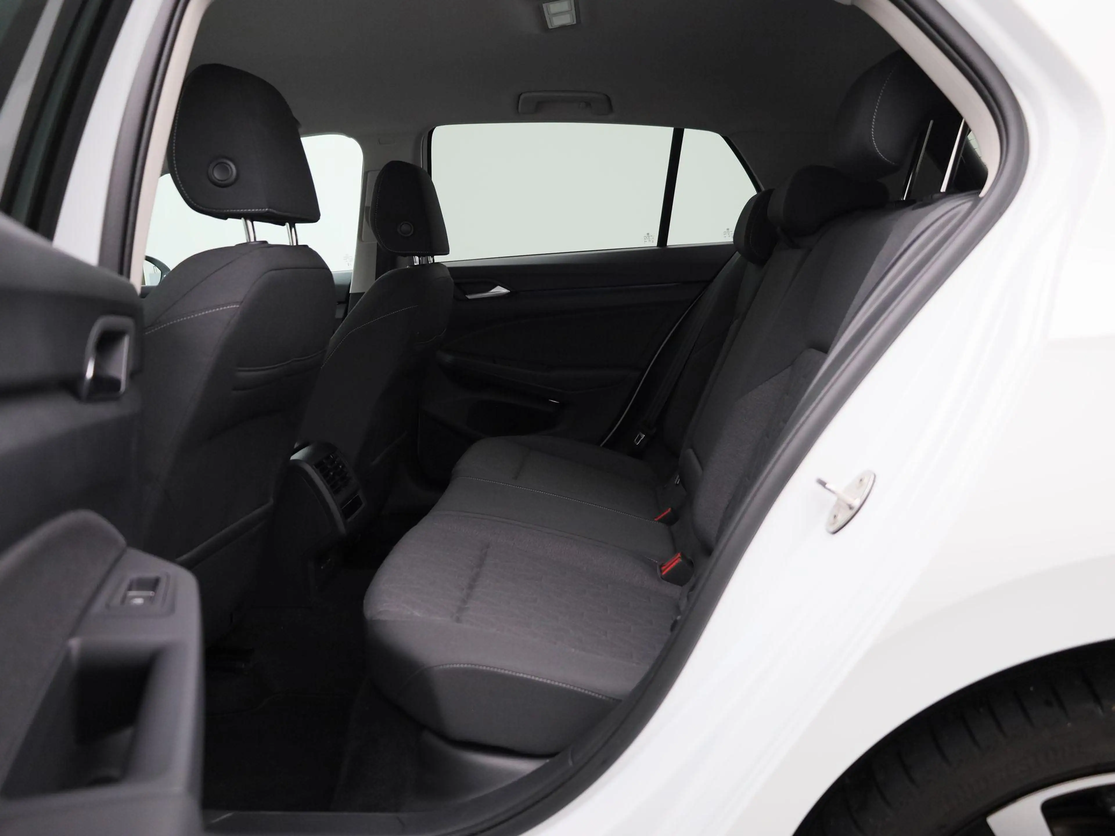 Volkswagen Golf 1.5 eHybrid Life Edition — photo 12