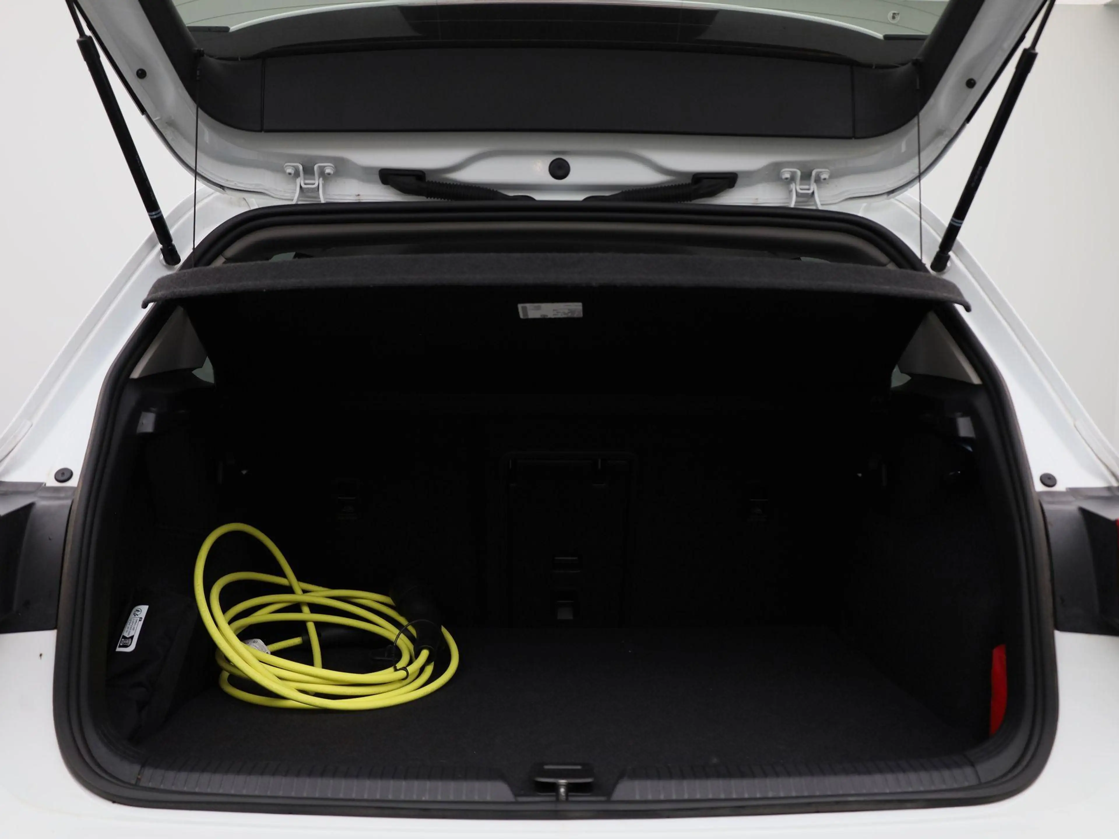 Volkswagen Golf 1.5 eHybrid Life Edition — photo 14