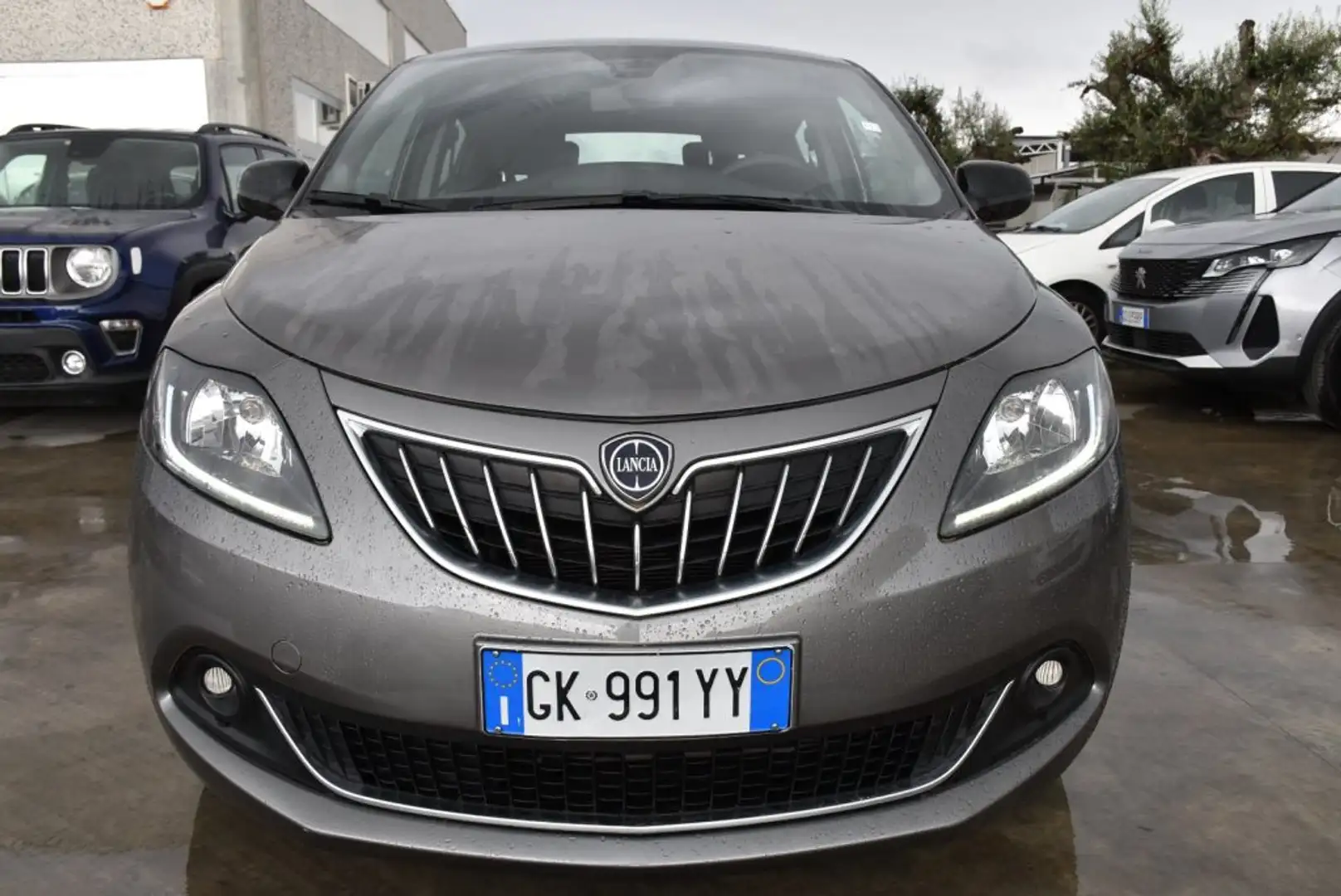 Lancia Ypsilon 1.0 FireFly 5 porte S&S Hybrid Gold Grigio - 2