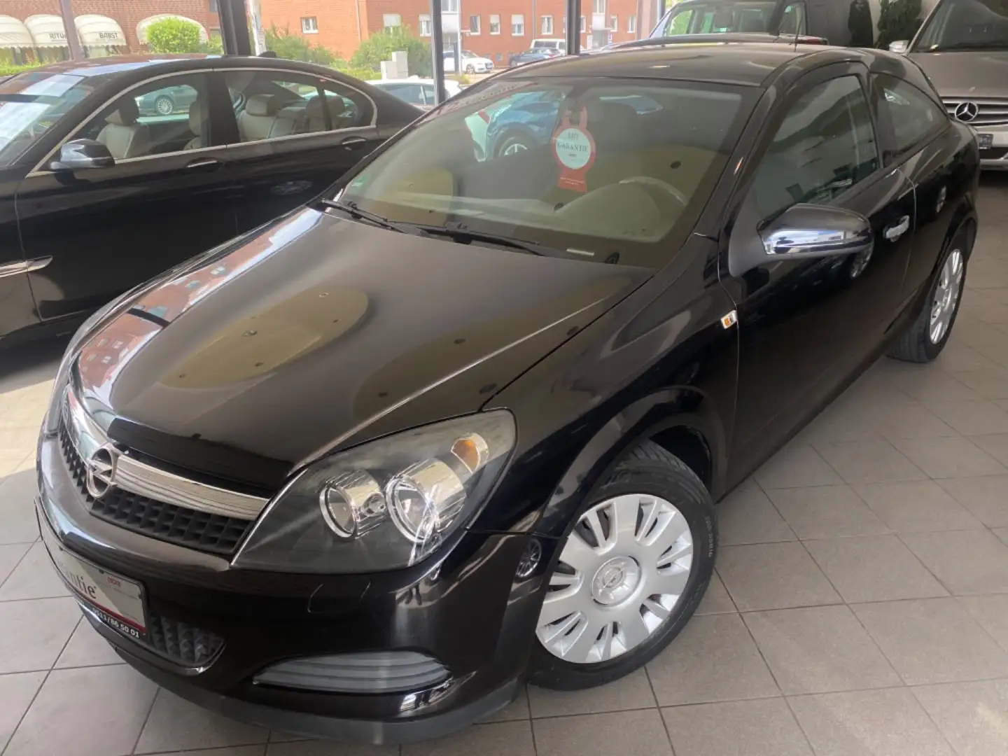 Opel Astra GTC Selection ~Elek.Fenster~Zentral~Klima~ Schwarz - 1