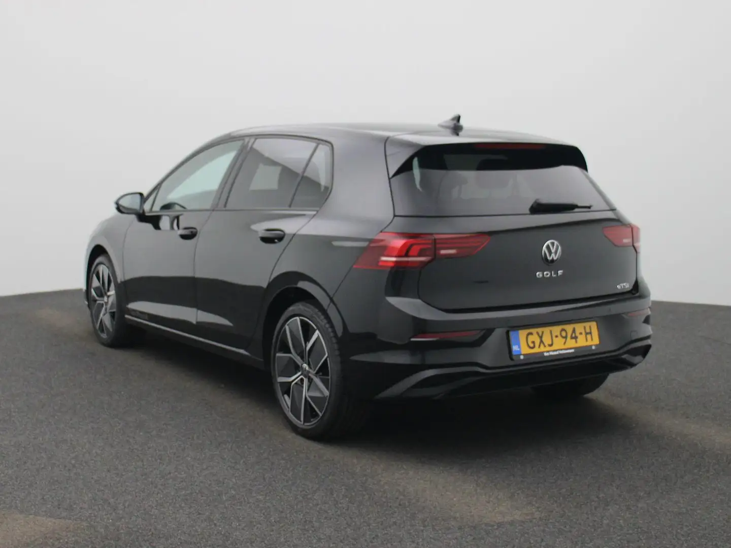 Volkswagen Golf 1.5 eTSI Oranje Edition 116 PK Automaat | Navigati Zwart - 2