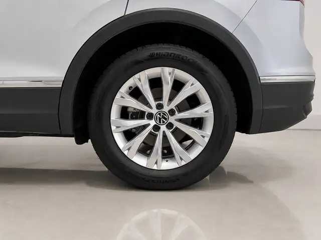 Volkswagen Tiguan view 5