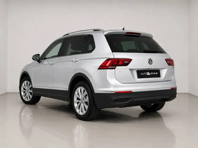 Volkswagen Tiguan view 4