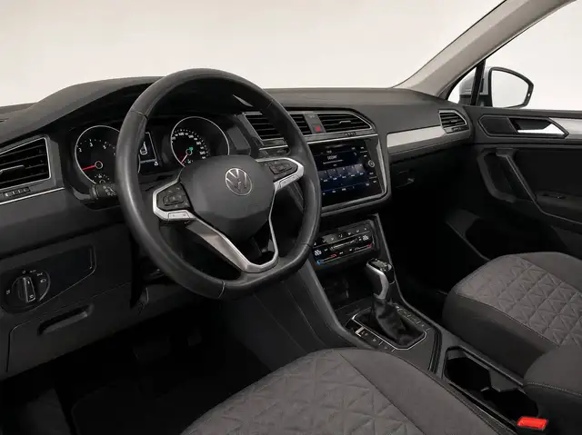 Volkswagen Tiguan view 6