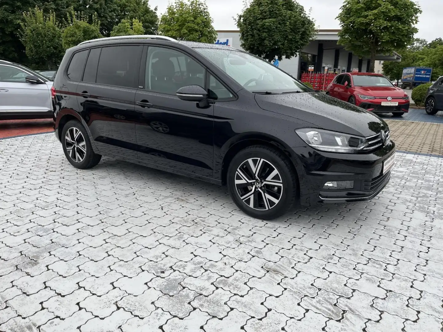 Volkswagen Touran 1.5 TSI R-Line DSG (NAVI,AHK,RearView,Panorama) Schwarz - 2