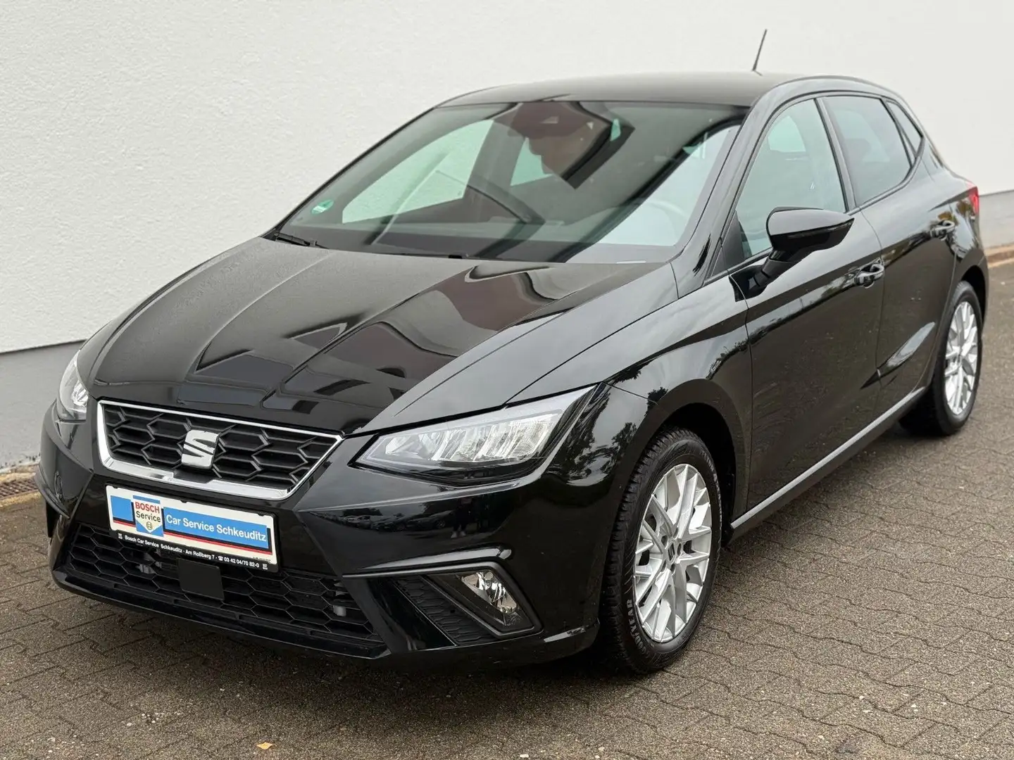 SEAT Ibiza FR Navi, DAB+,AppleCarPlay, LM-Räder Schwarz - 1