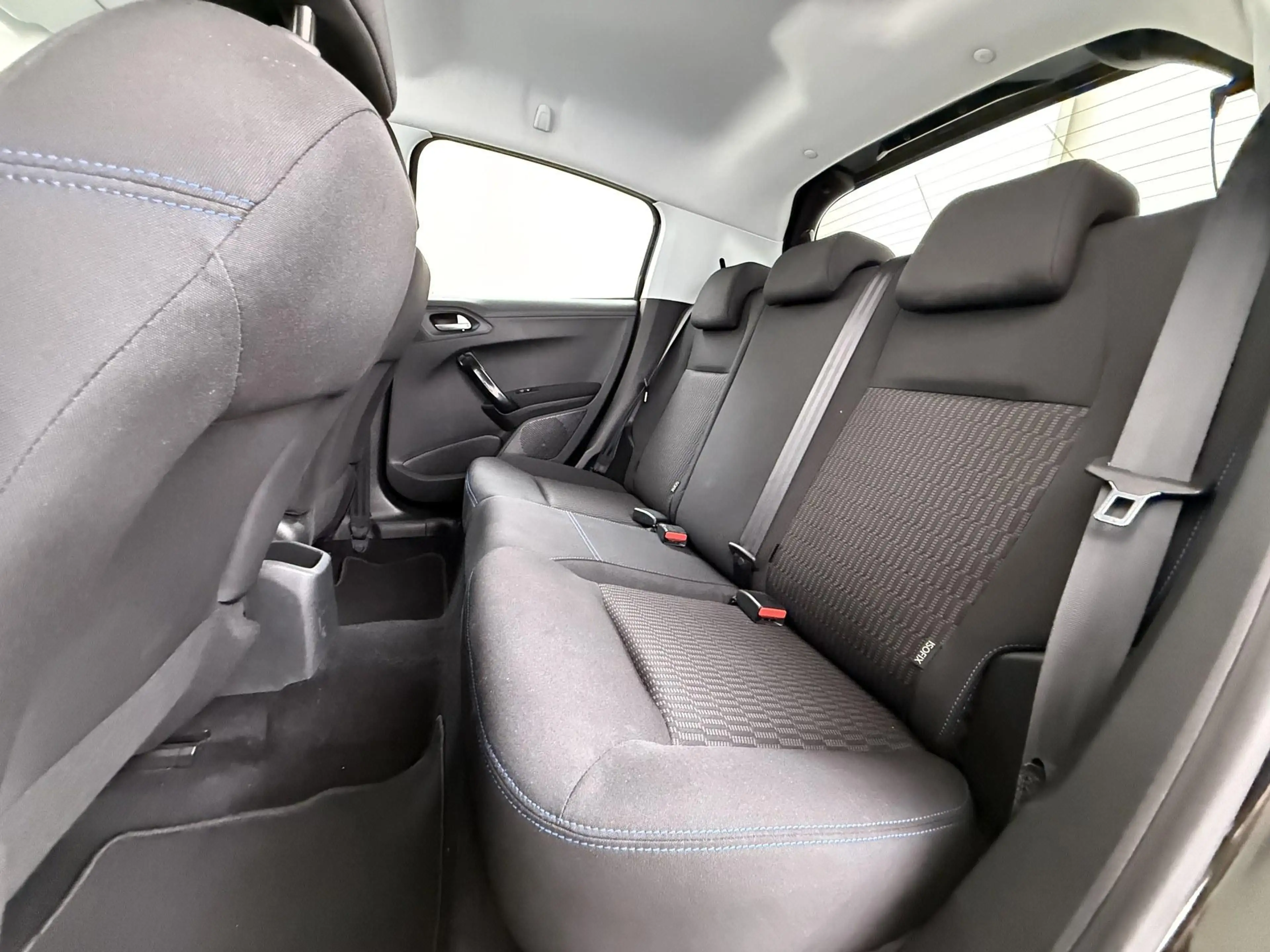 Peugeot 208 1.2 PureTech Allure — photo 12