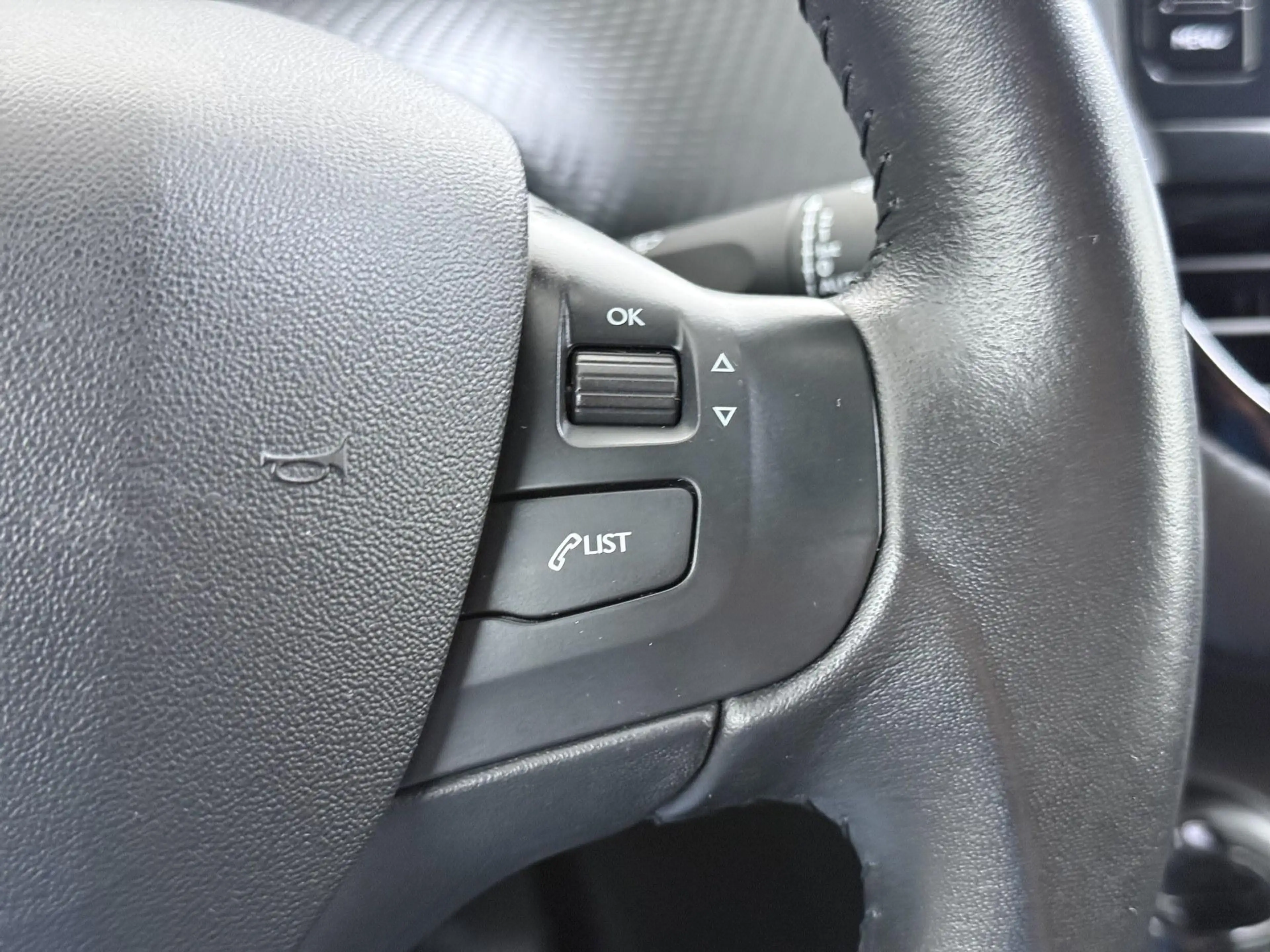 Peugeot 208 1.2 PureTech Allure — photo 20