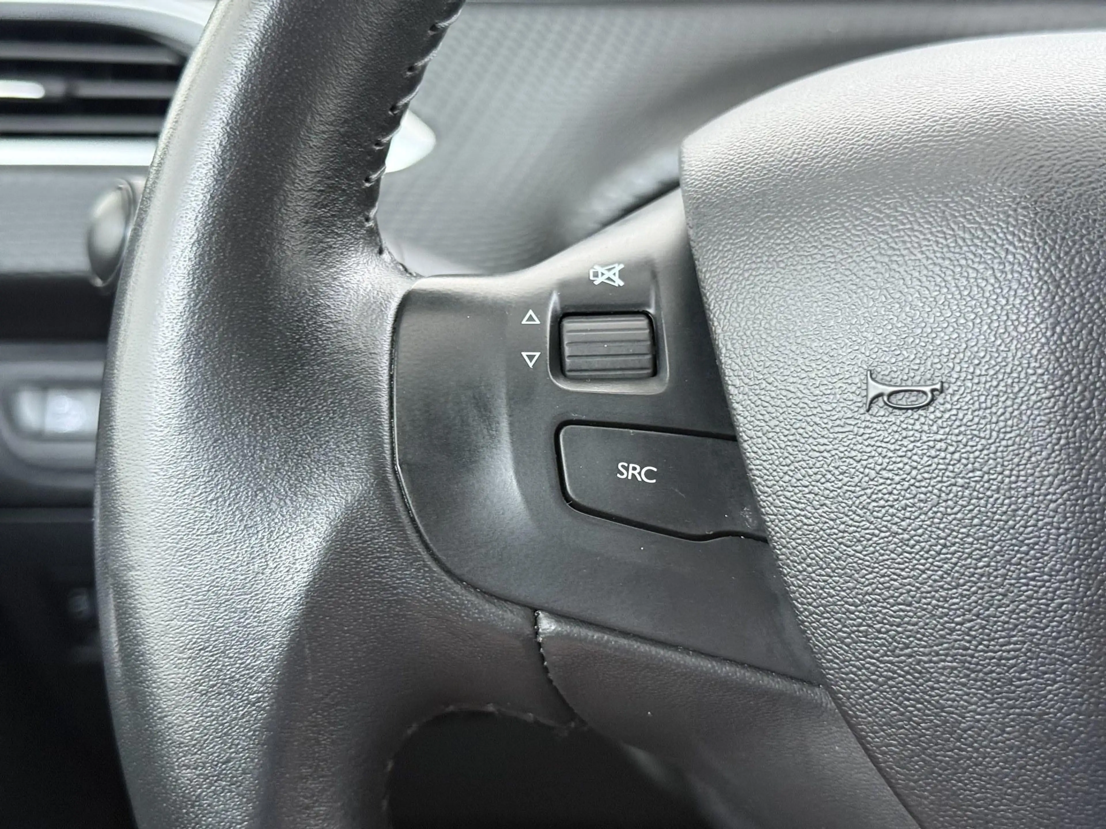 Peugeot 208 1.2 PureTech Allure — photo 19