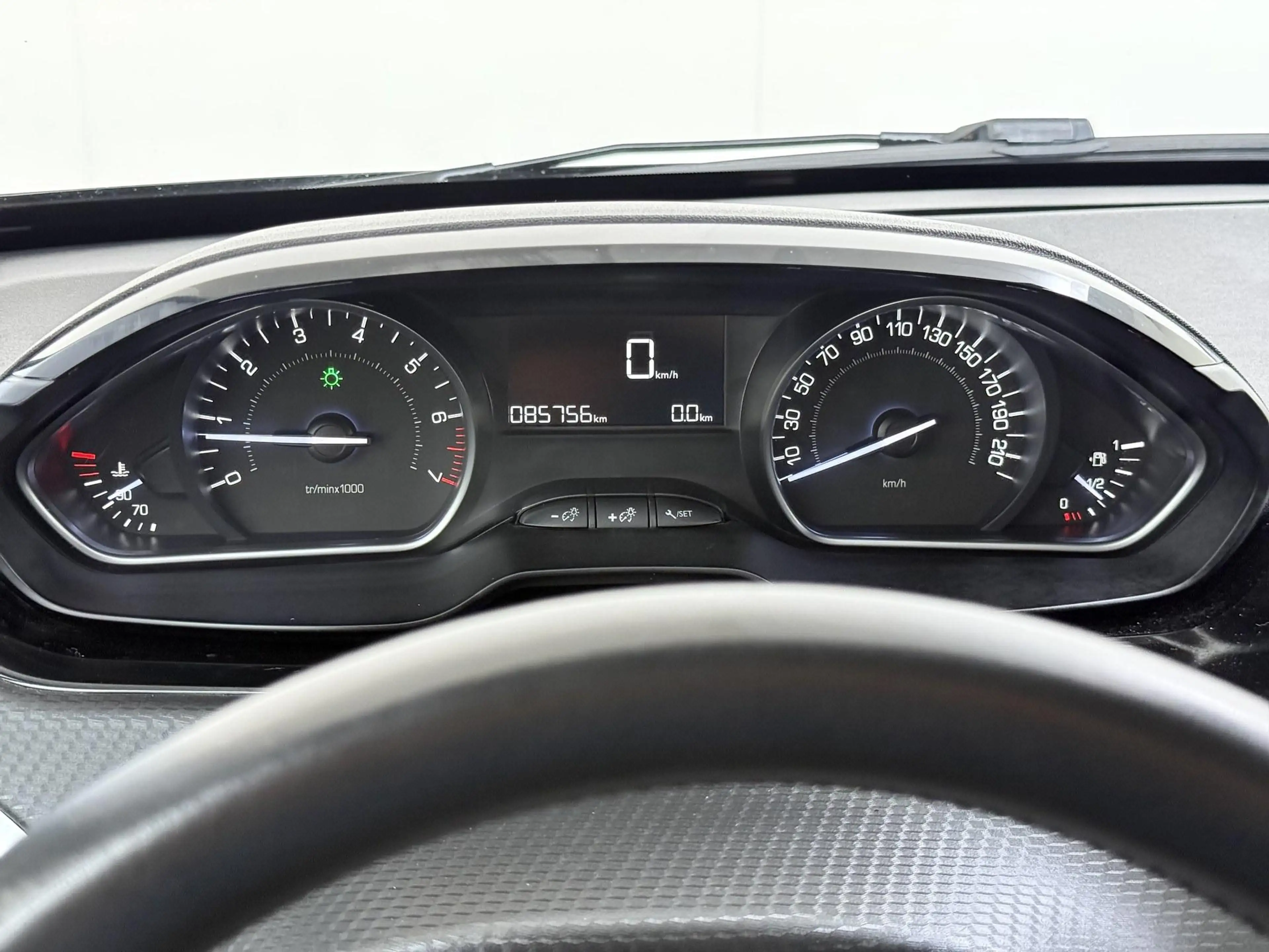 Peugeot 208 1.2 PureTech Allure — photo 14