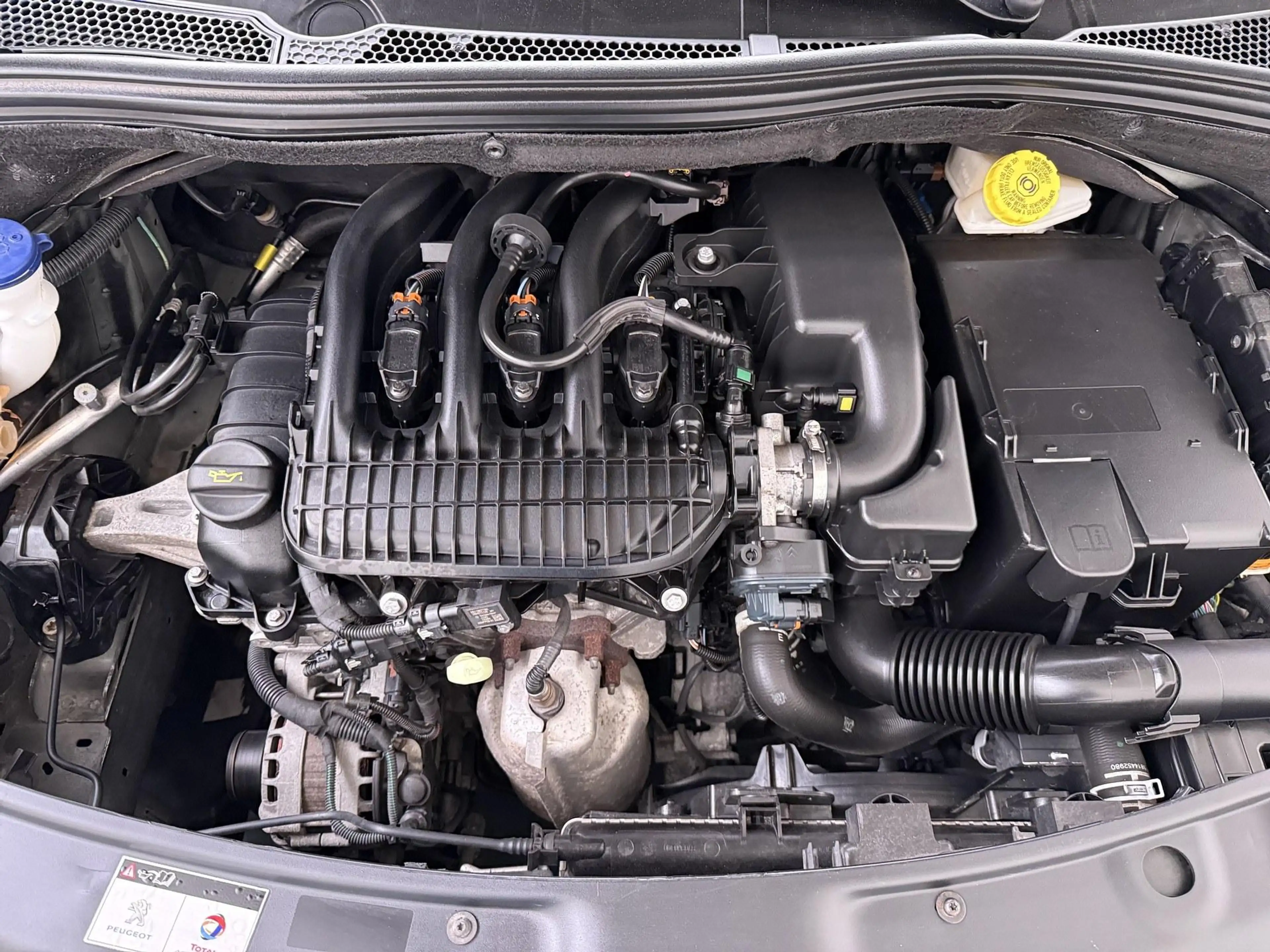 Peugeot 208 1.2 PureTech Allure — photo 24