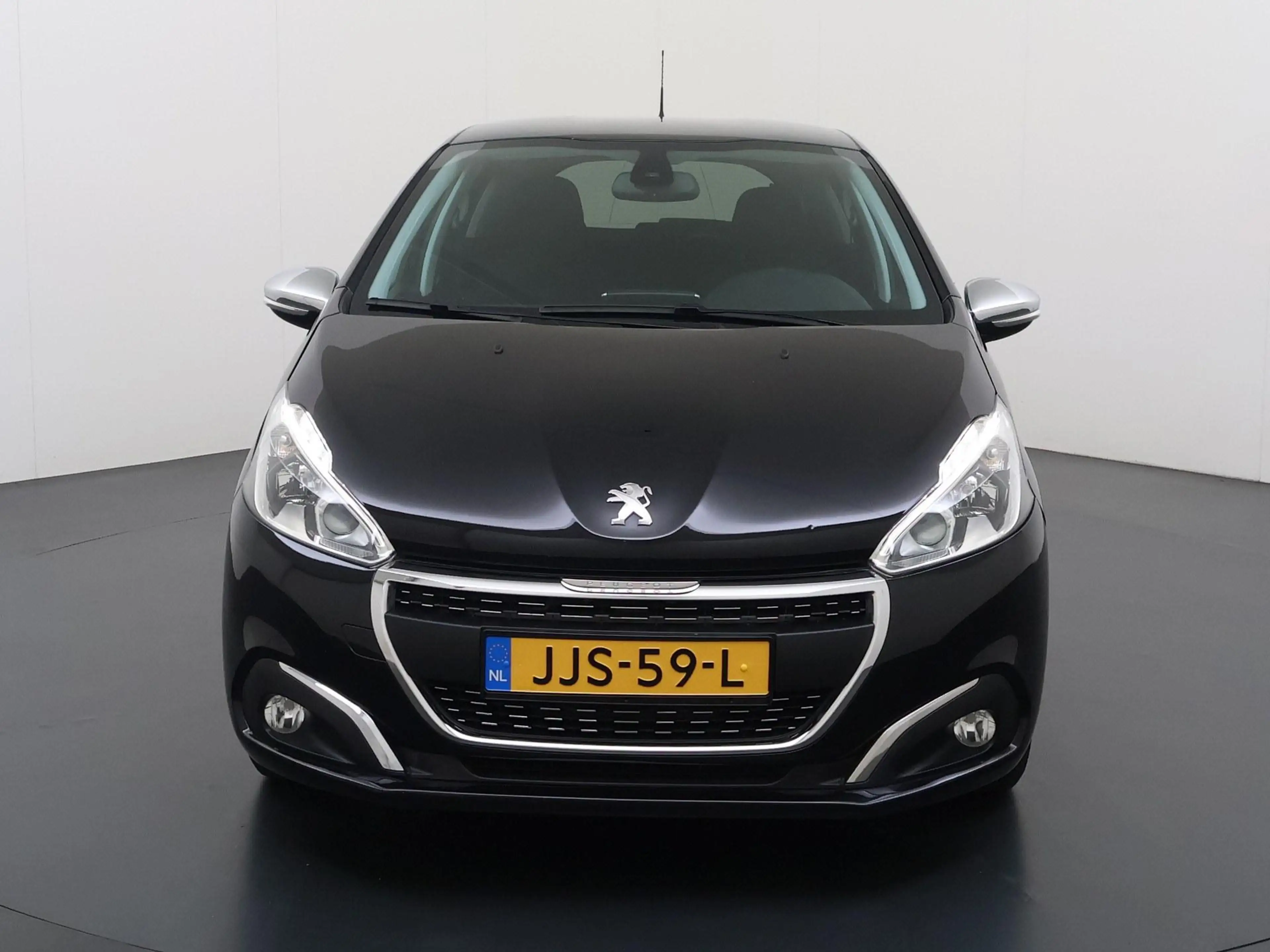Peugeot 208 1.2 PureTech Allure — photo 7