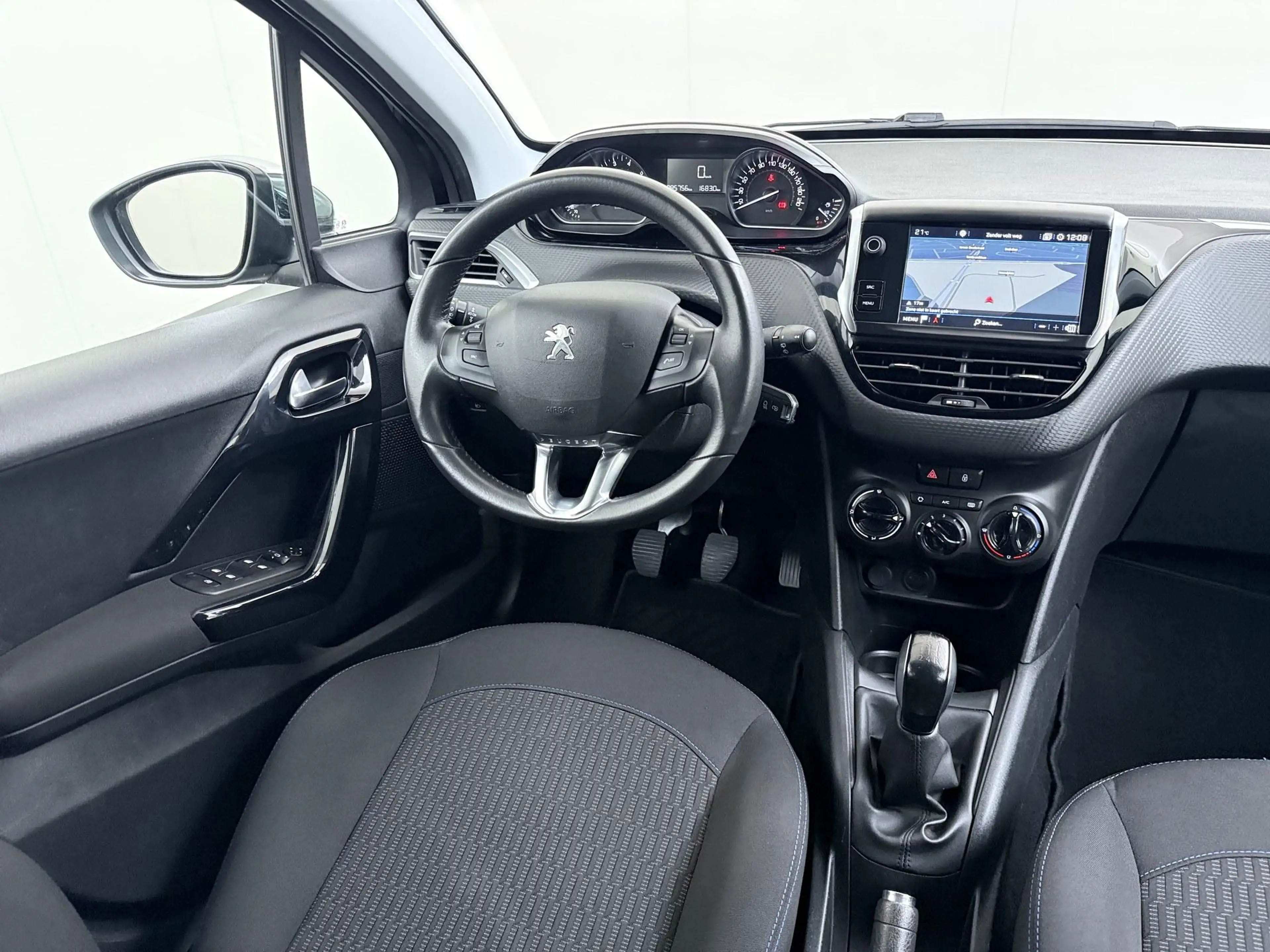Peugeot 208 1.2 PureTech Allure — photo 11
