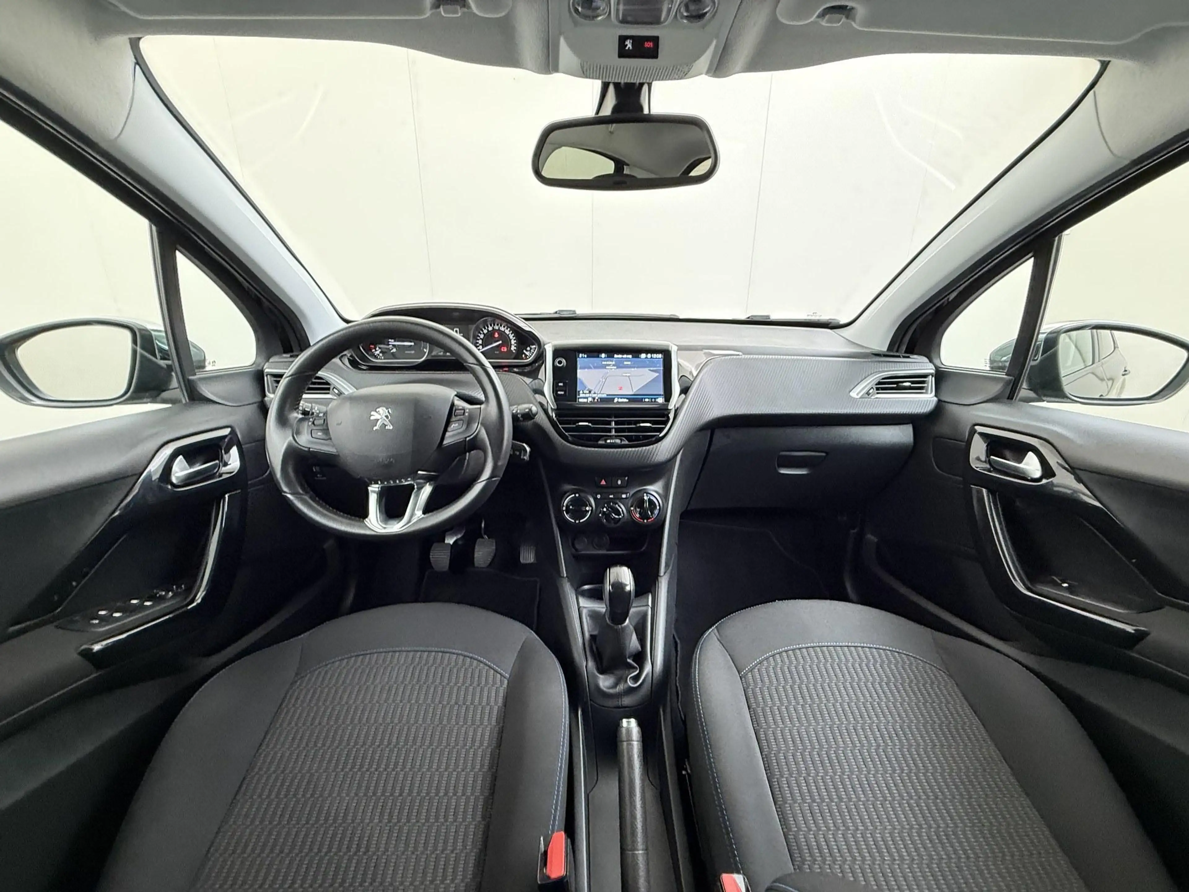 Peugeot 208 1.2 PureTech Allure — photo 10
